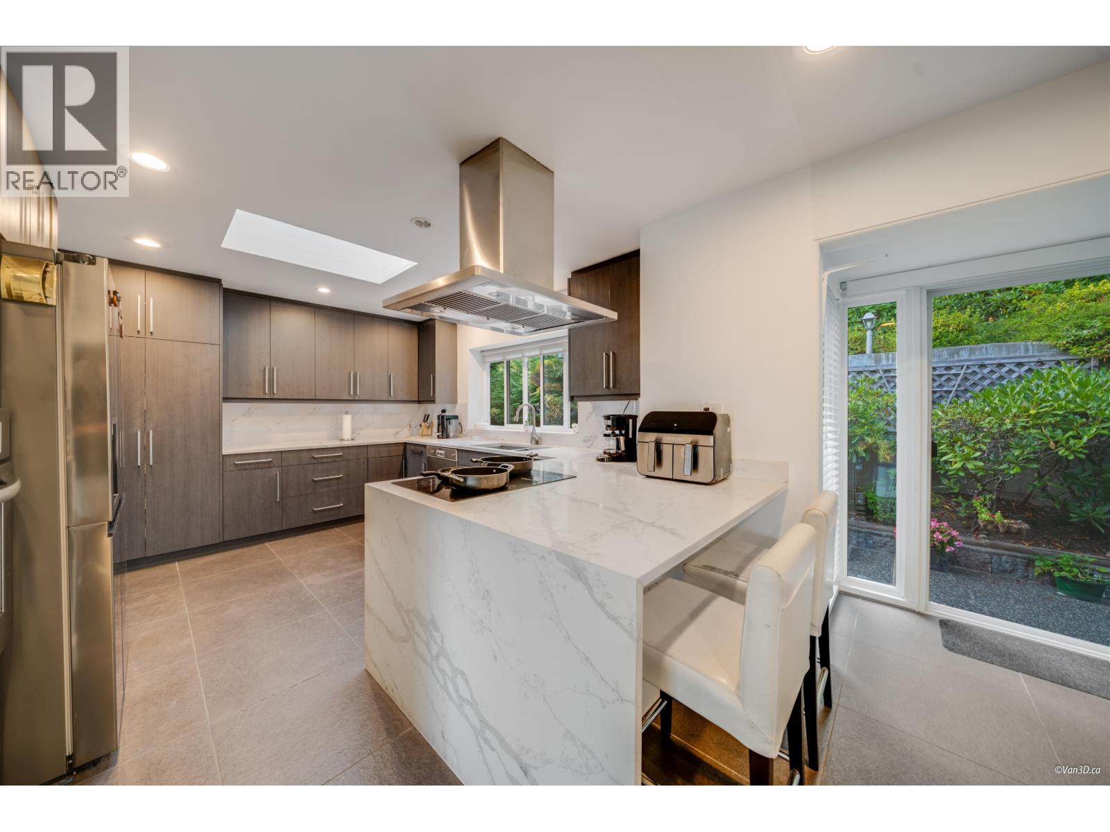 1135 GROVELAND COURT, West Vancouver
