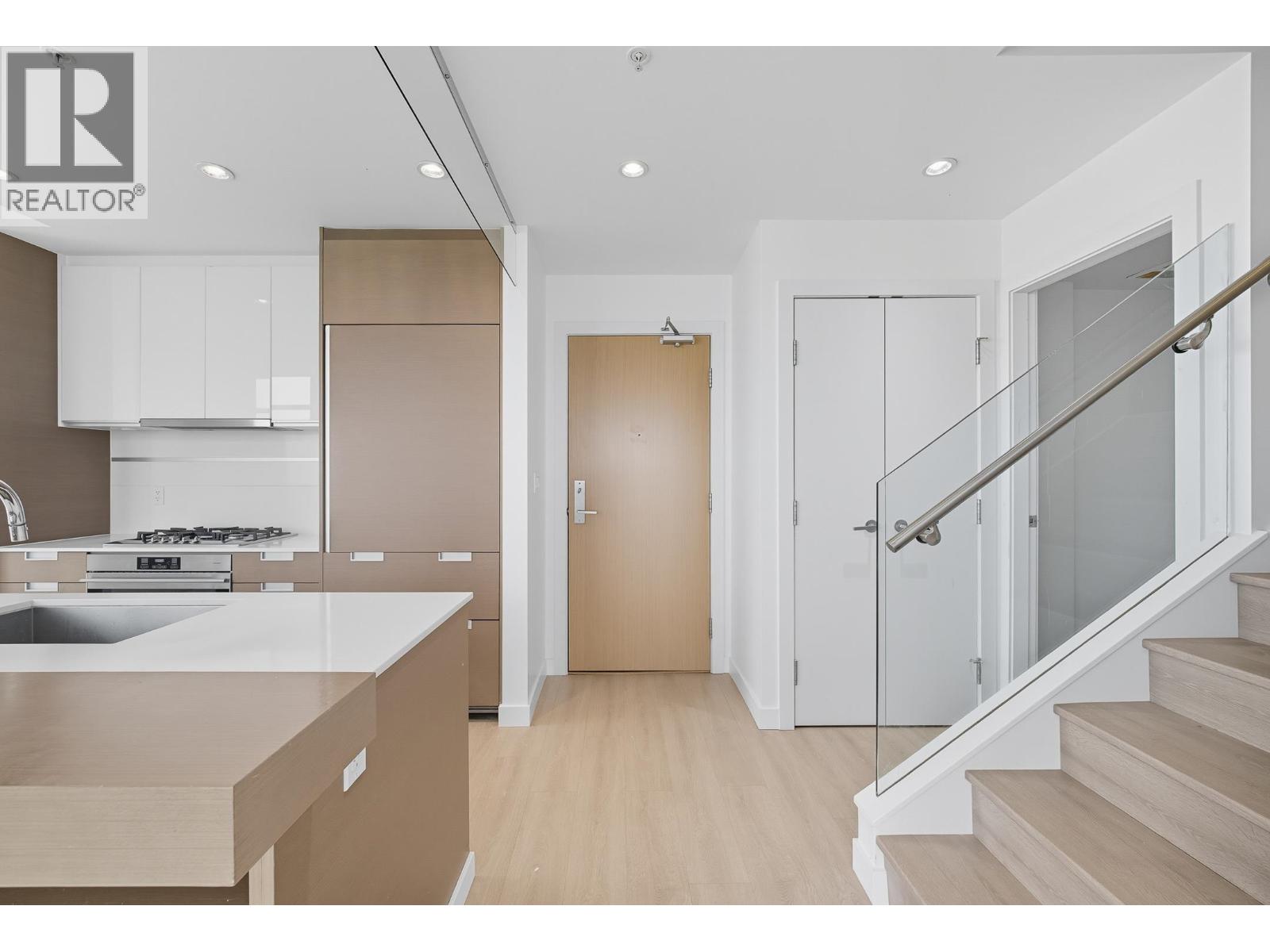 2603 4688 KINGSWAY, Burnaby