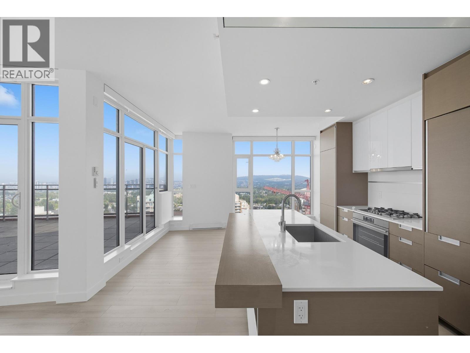 2603 4688 KINGSWAY, Burnaby