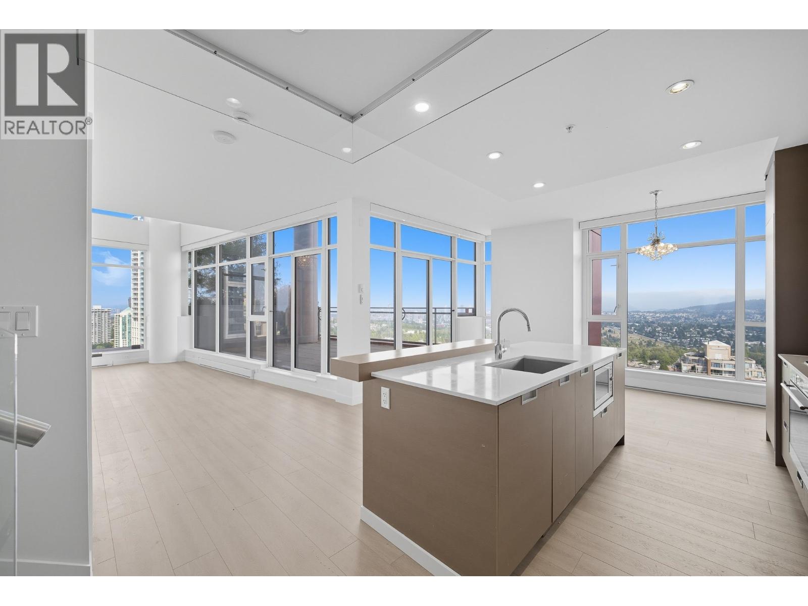 2603 4688 KINGSWAY, Burnaby