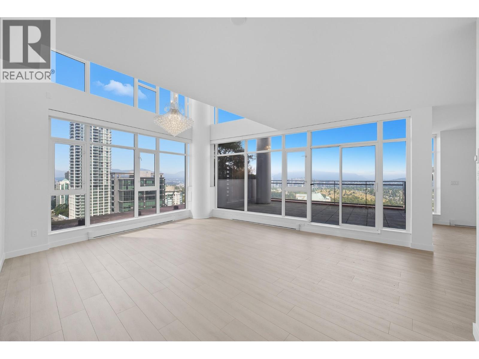 2603 4688 KINGSWAY, Burnaby