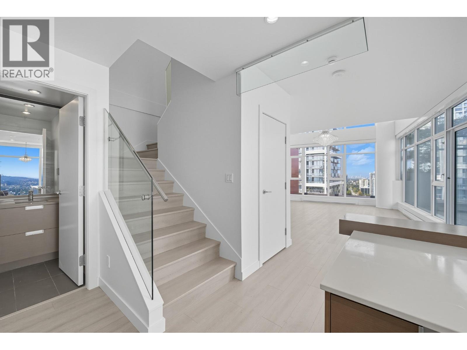 2603 4688 KINGSWAY, Burnaby