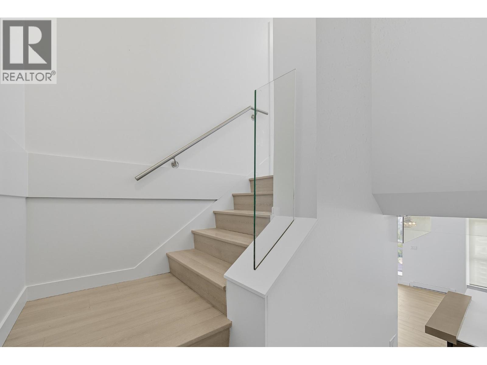 2603 4688 KINGSWAY, Burnaby