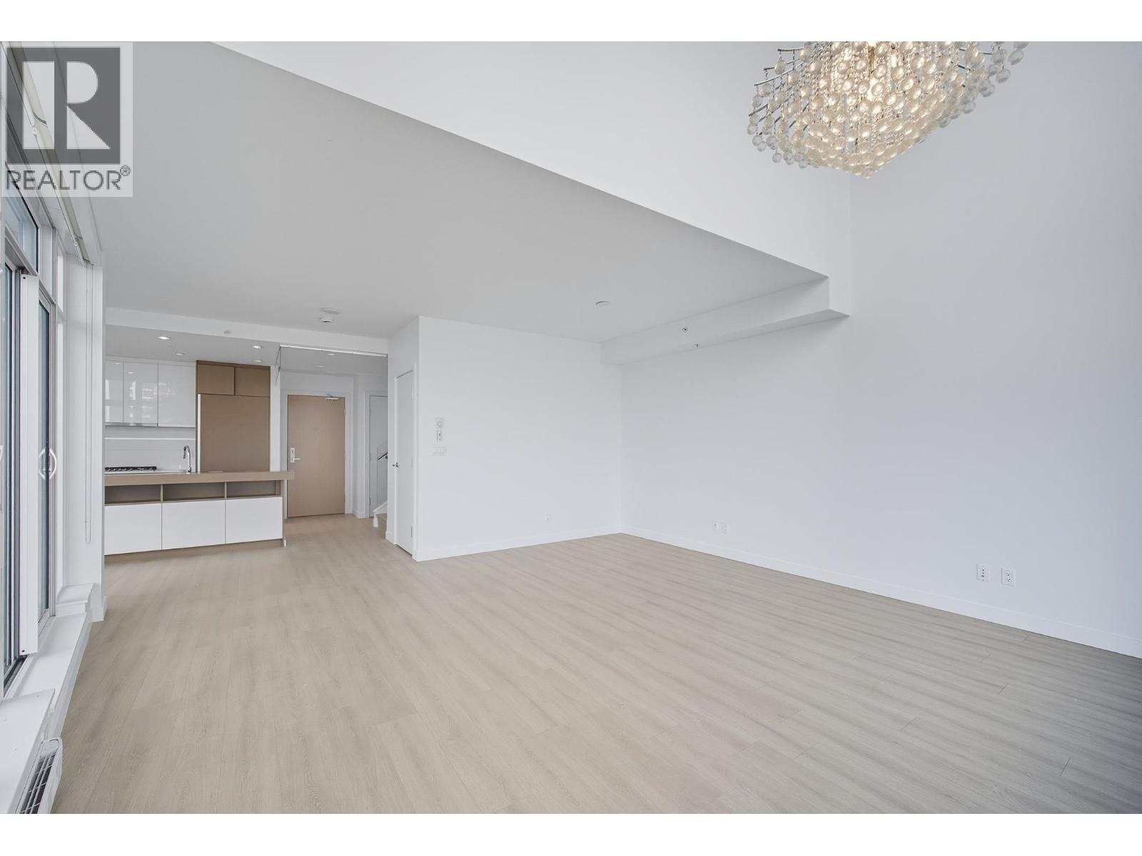 2603 4688 KINGSWAY, Burnaby