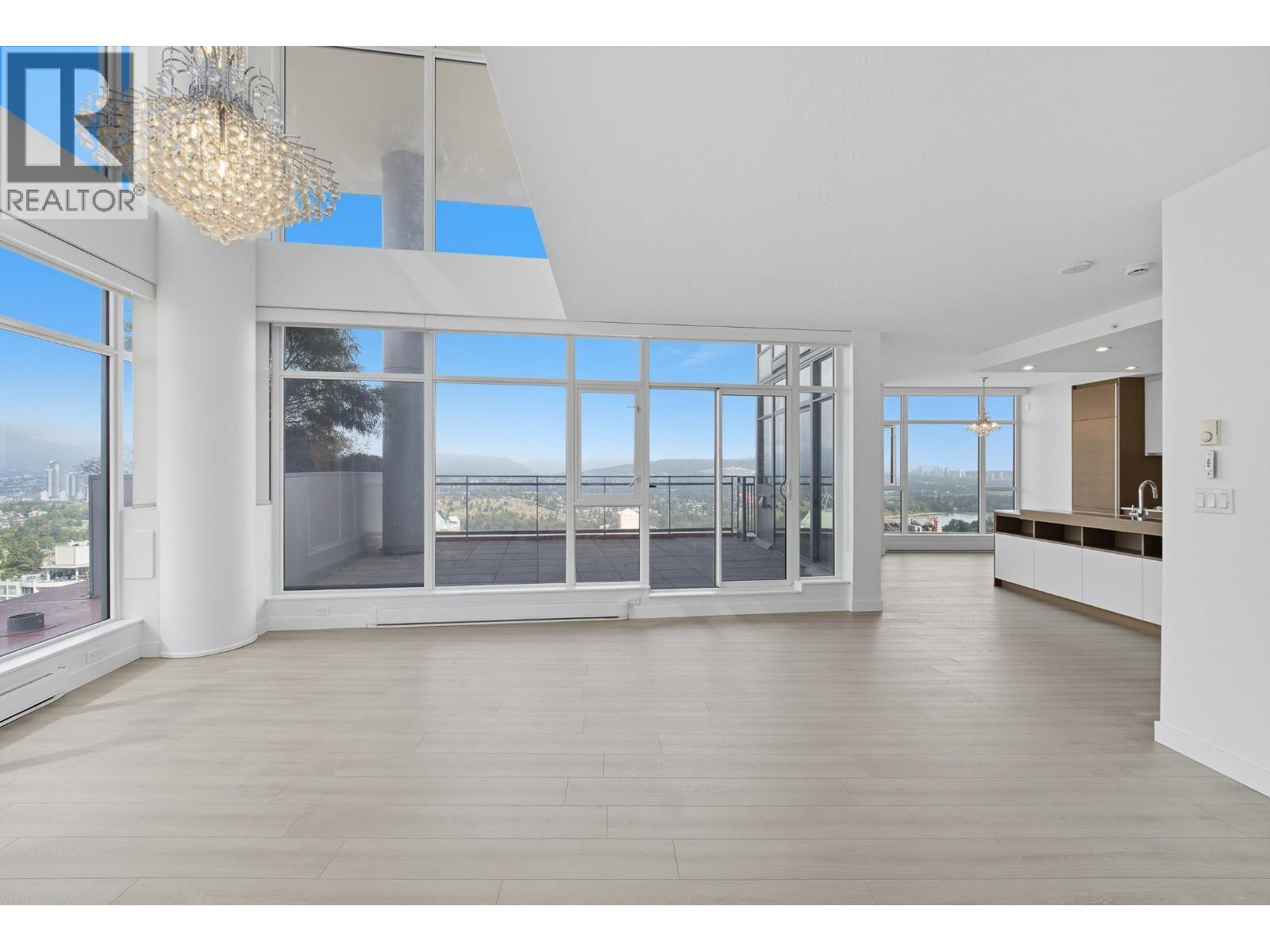 2603 4688 KINGSWAY, Burnaby