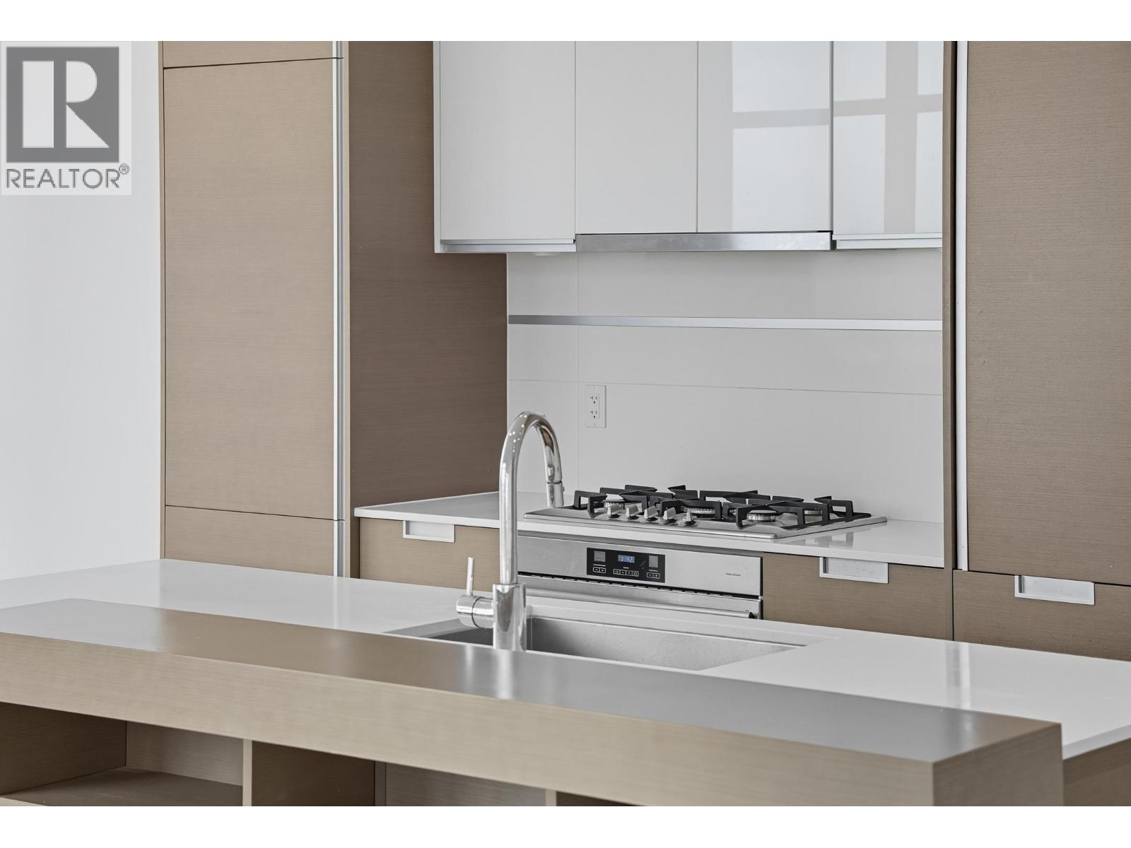 2603 4688 KINGSWAY, Burnaby