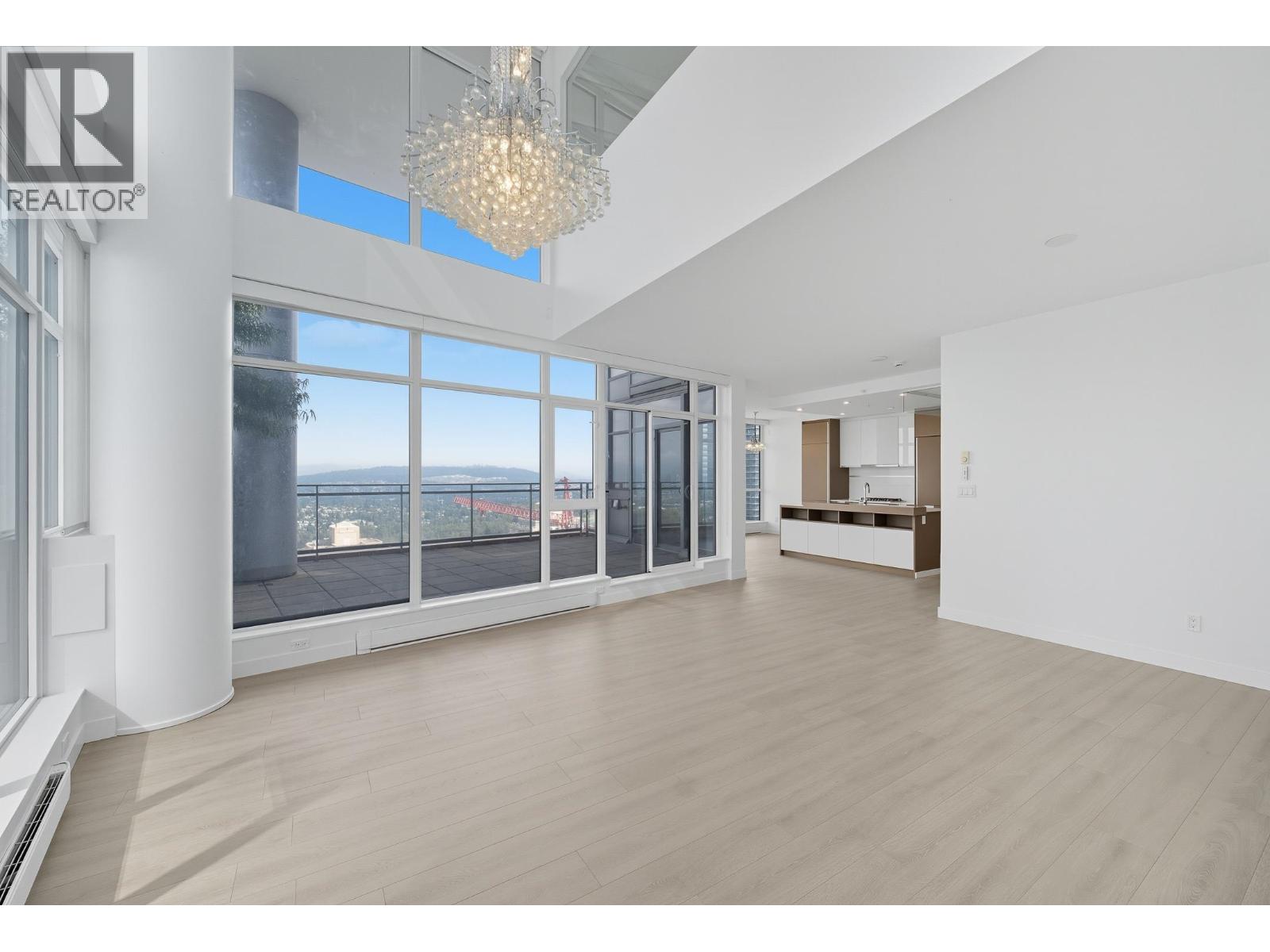 2603 4688 KINGSWAY, Burnaby