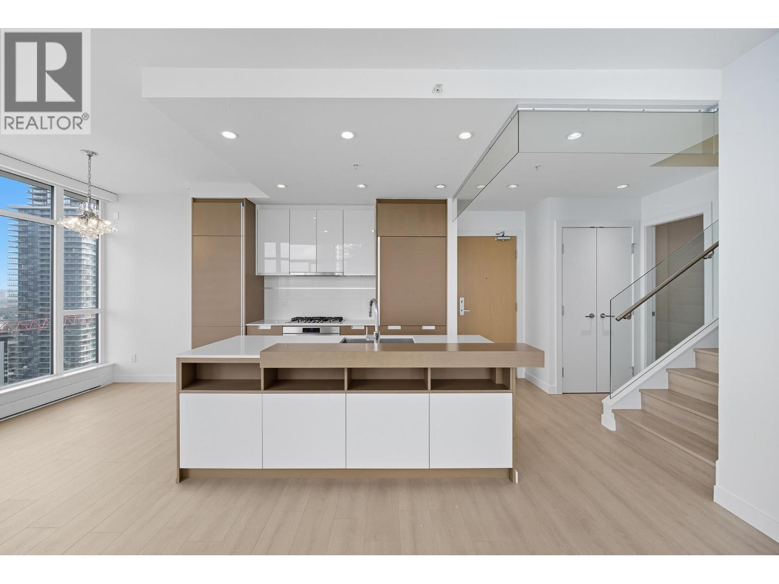 2603 4688 KINGSWAY, Burnaby