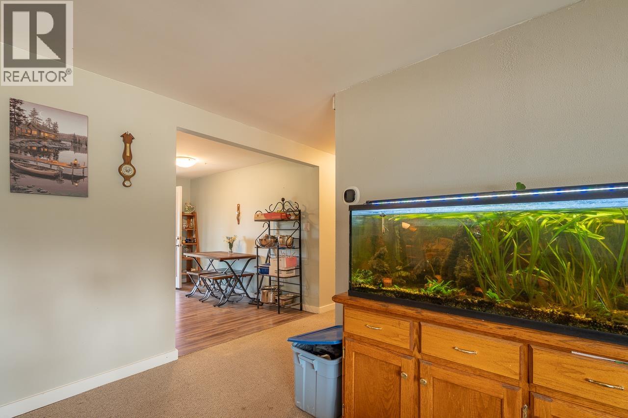 260 DOGWOOD AVENUE - 10