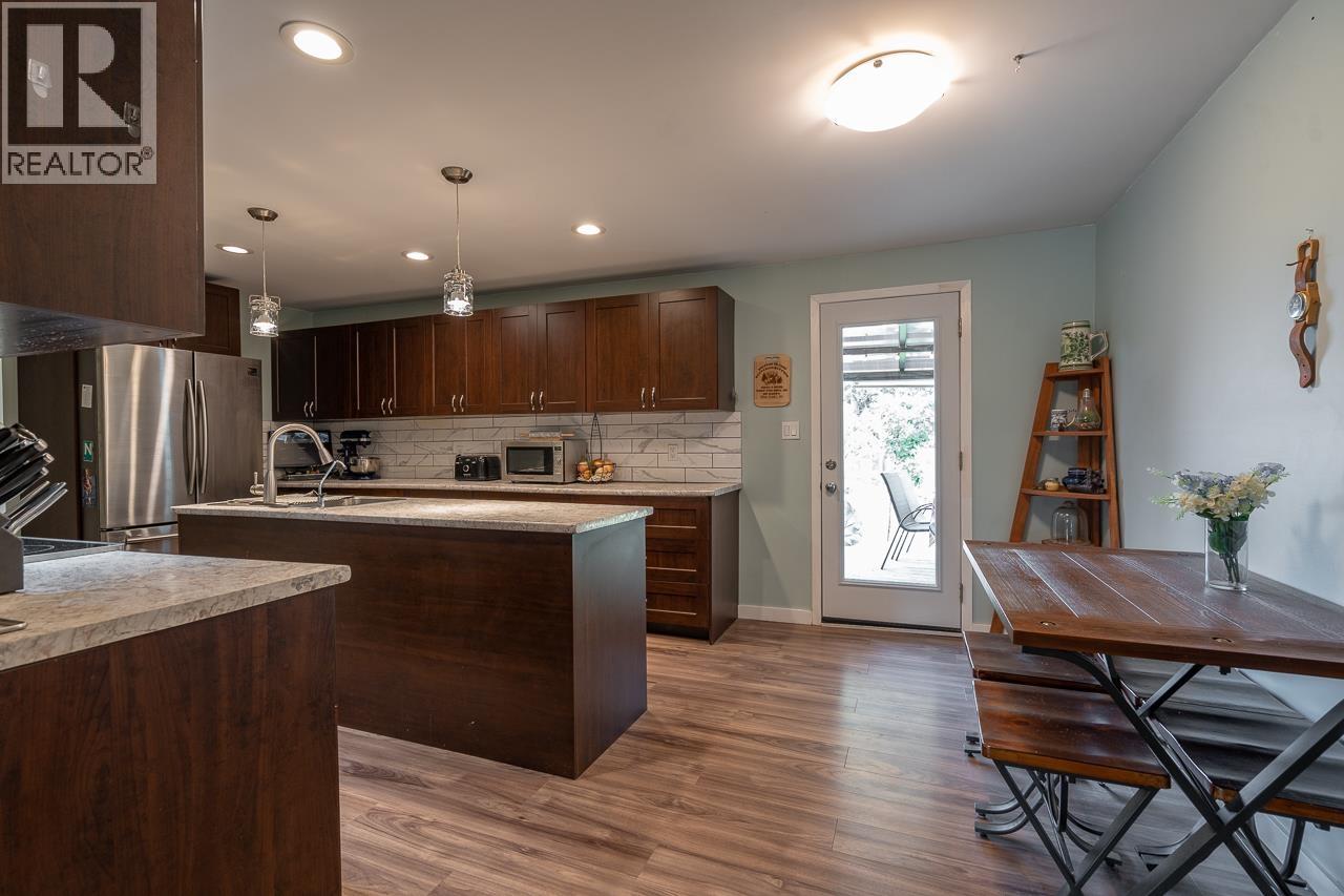 260 DOGWOOD AVENUE - 19