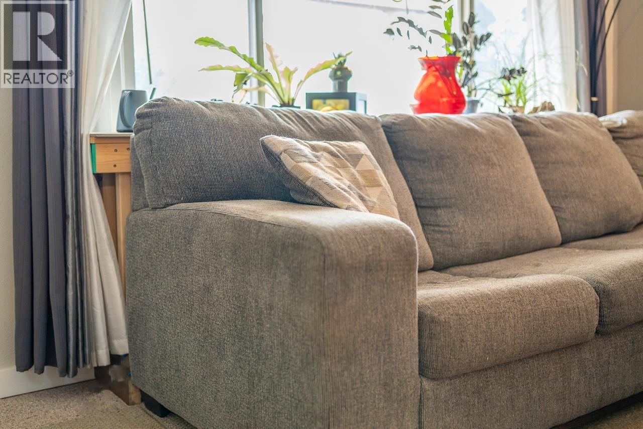 260 DOGWOOD AVENUE - 7