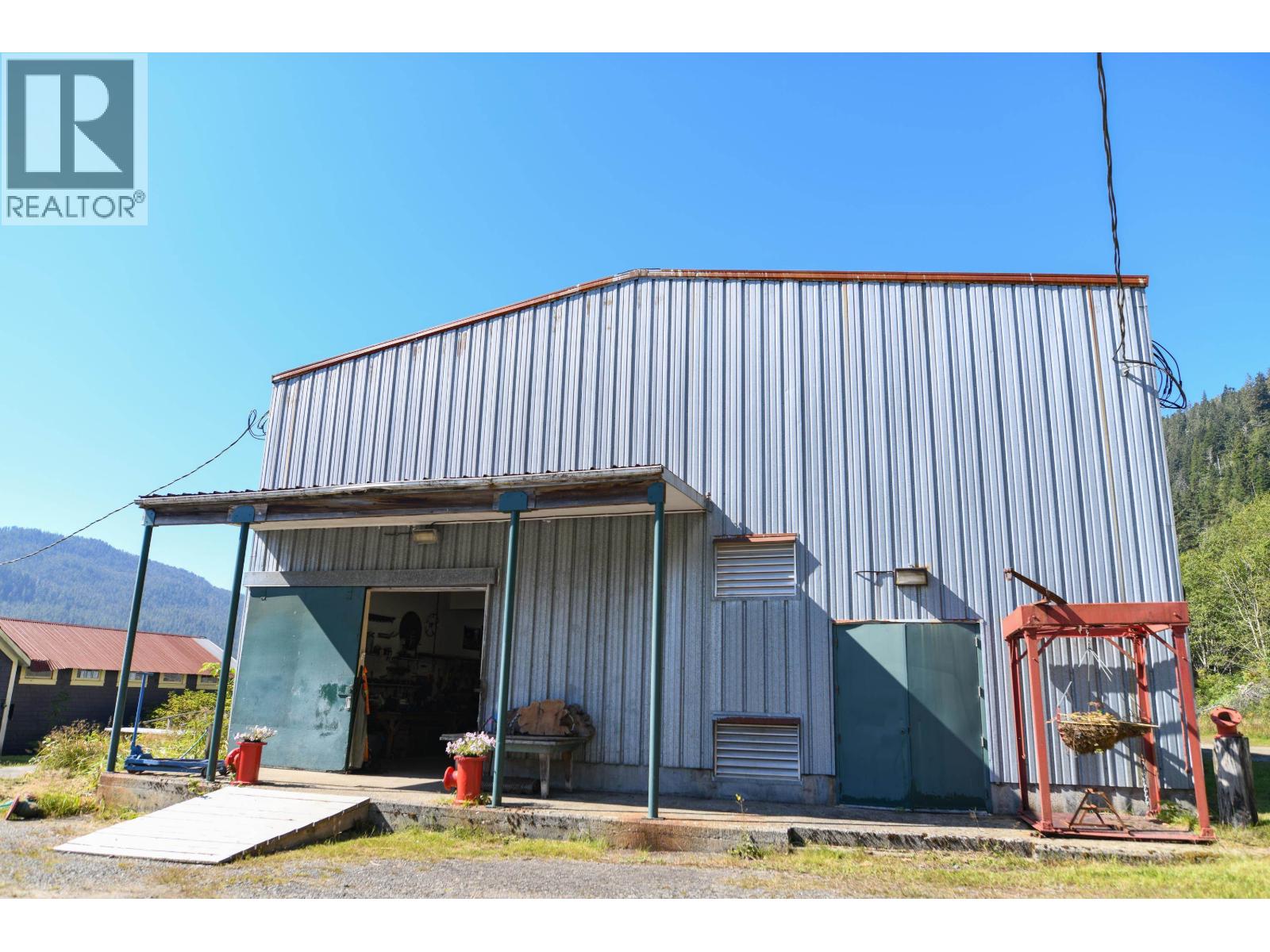 #LOT 44 CASSIAR DRIVE - 32