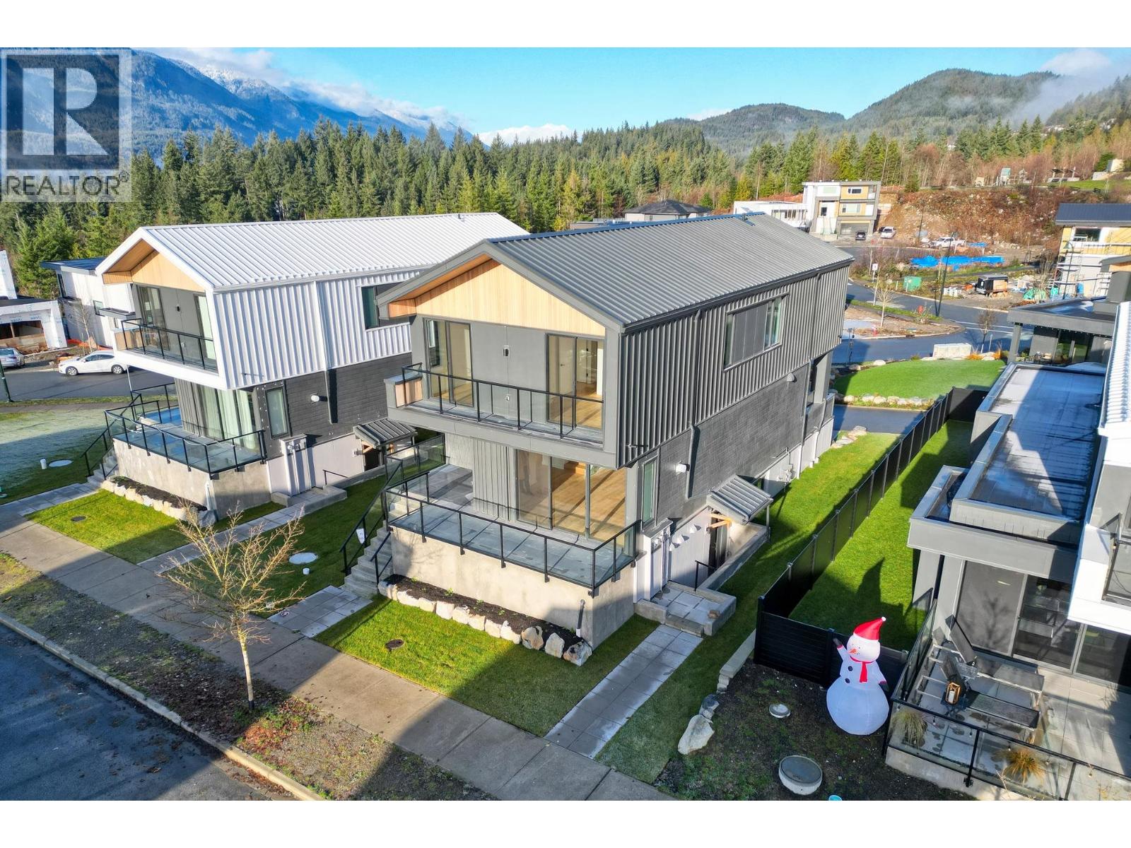 2943 HUCKLEBERRY DRIVE, Squamish