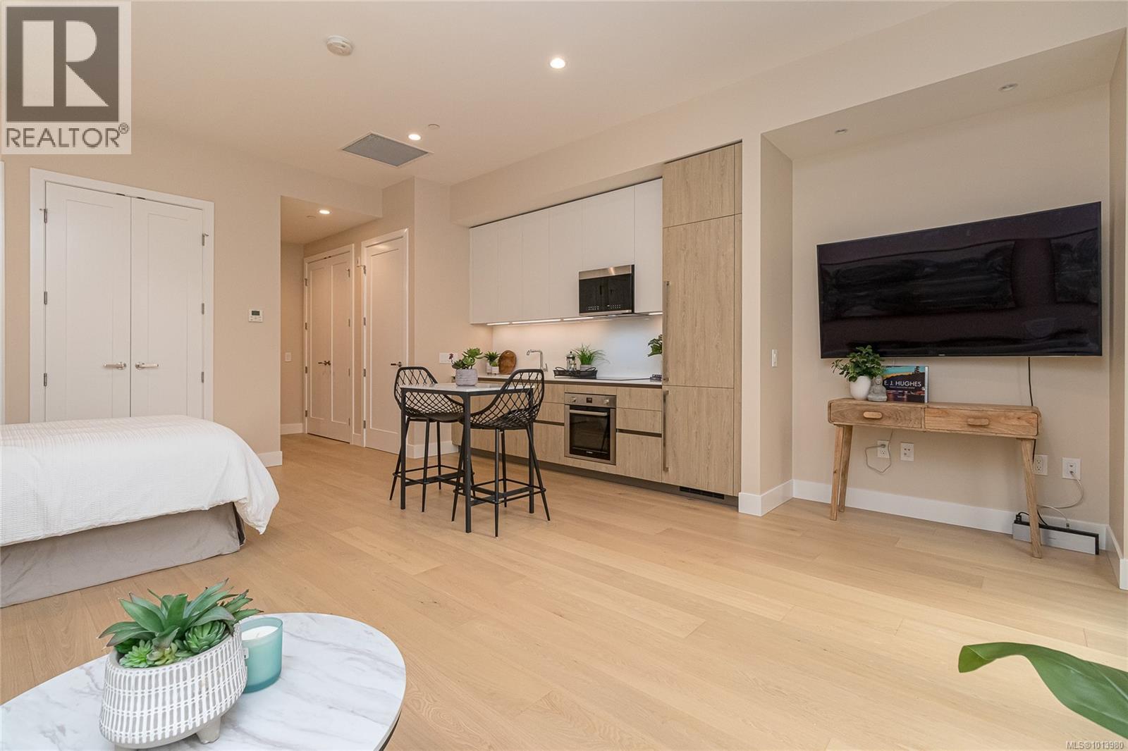314 521 Courtney Street, Victoria