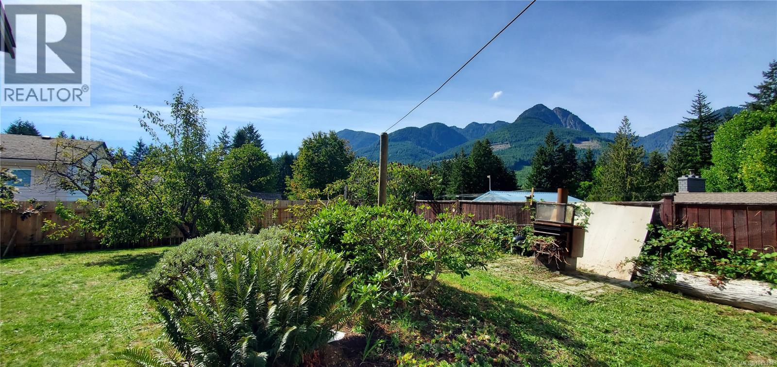 643 Dogwood Dr, Gold River