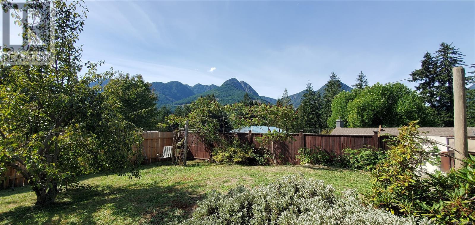 643 Dogwood Dr, Gold River