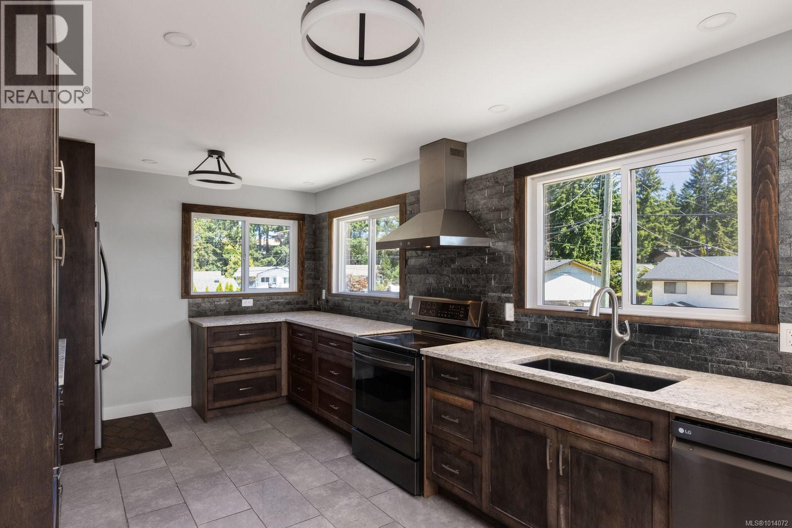  5884 Deborah Drive, Duncan