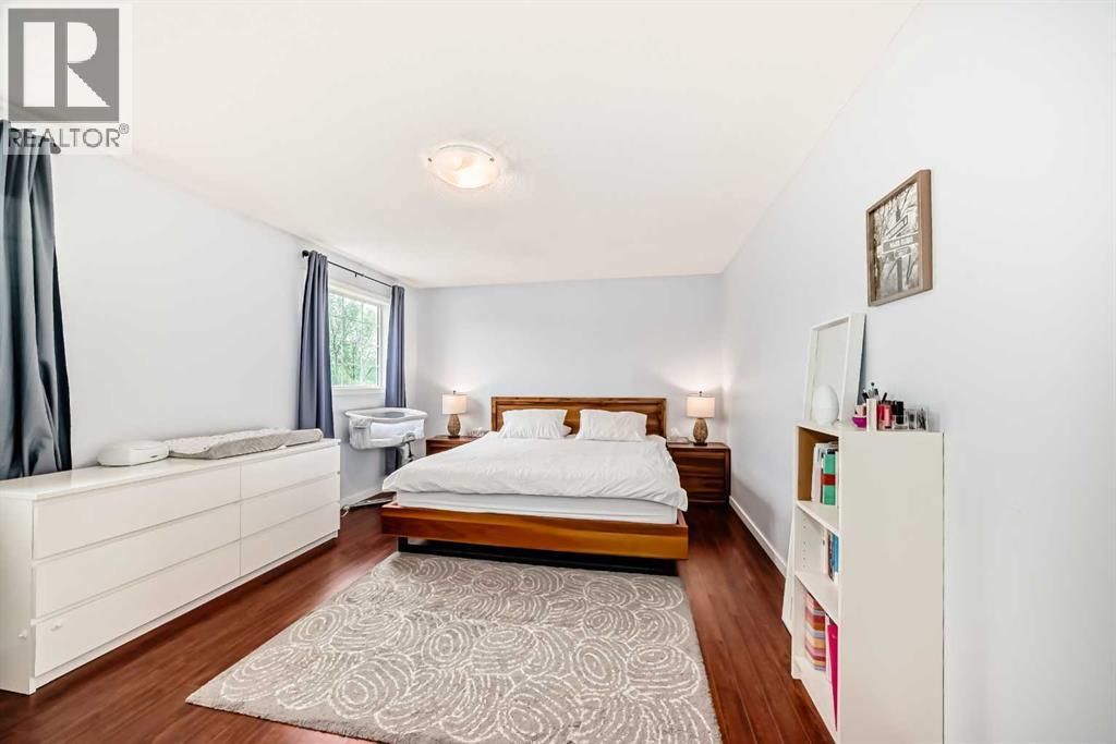 Single Family House for Sale in  Douglas Glen Park SE Douglasdale/Glen Calgary 