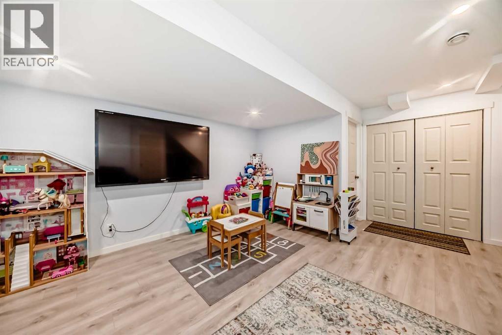 Single Family House for Sale in  Douglas Glen Park SE Douglasdale/Glen Calgary 