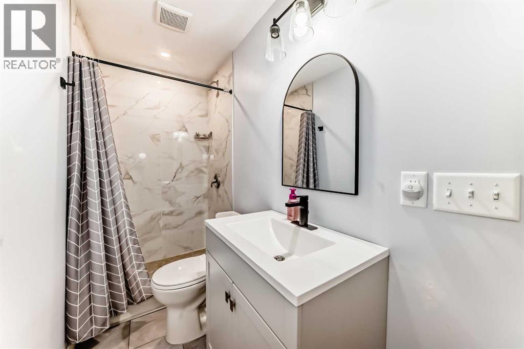 Single Family House for Sale in  Douglas Glen Park SE Douglasdale/Glen Calgary 