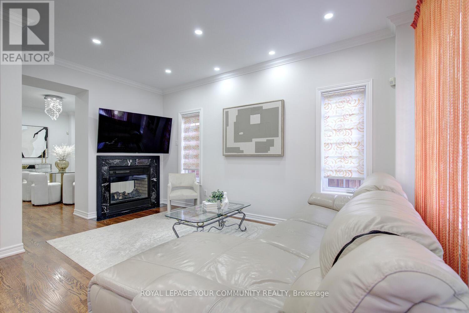 Single Family House for Sale in  LADY LORETTA LANE Vaughan (Patterson) 