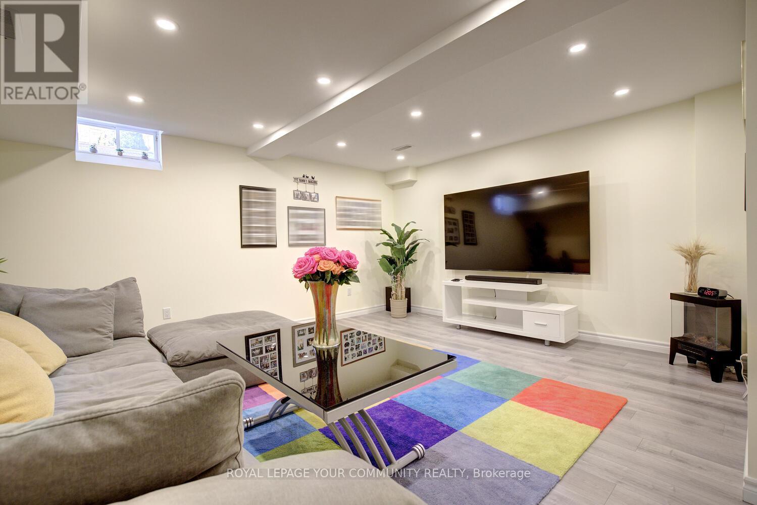 Single Family House for Sale in  LADY LORETTA LANE Vaughan (Patterson) 