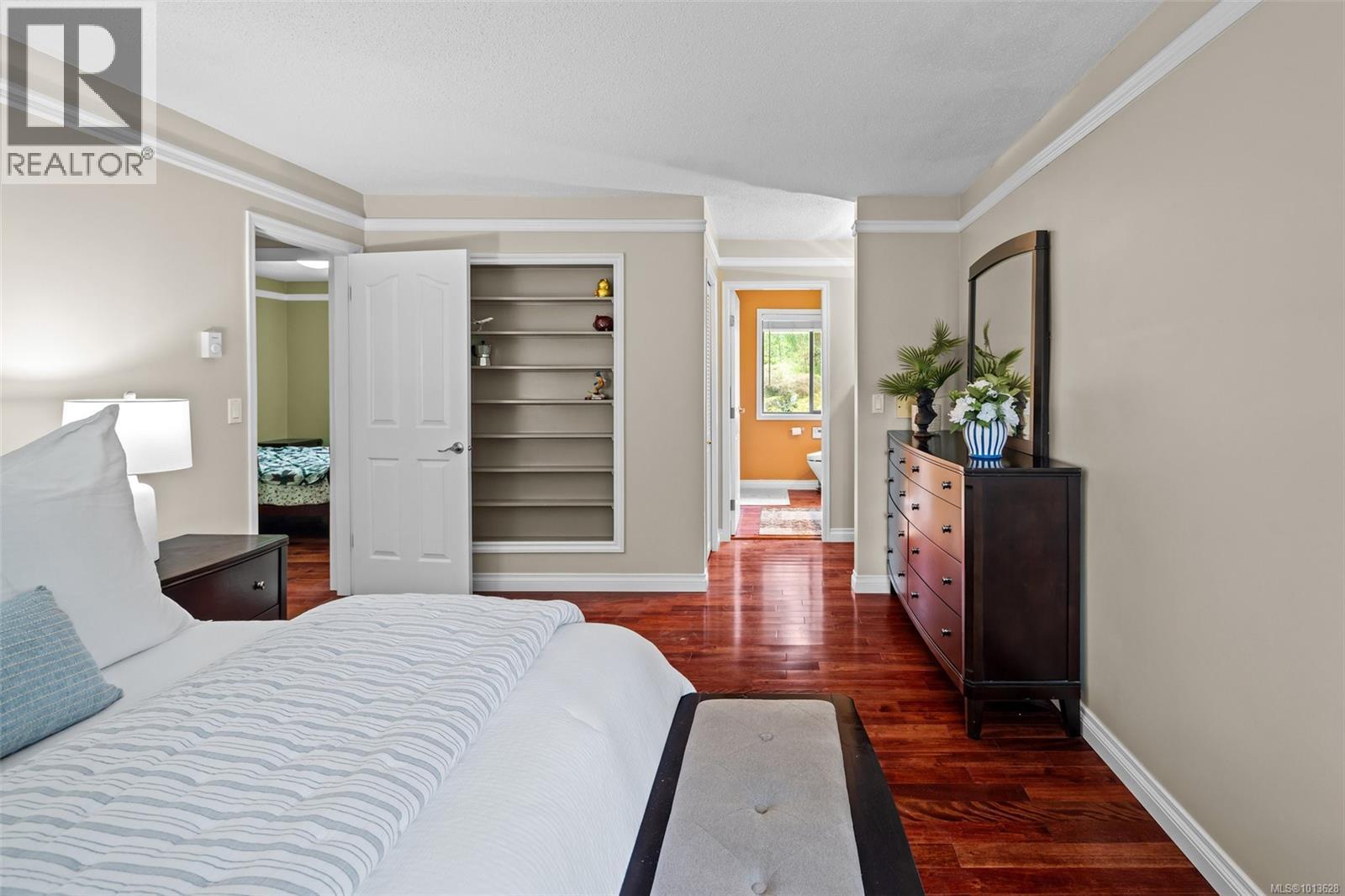 990 Cottontree Close, Saanich