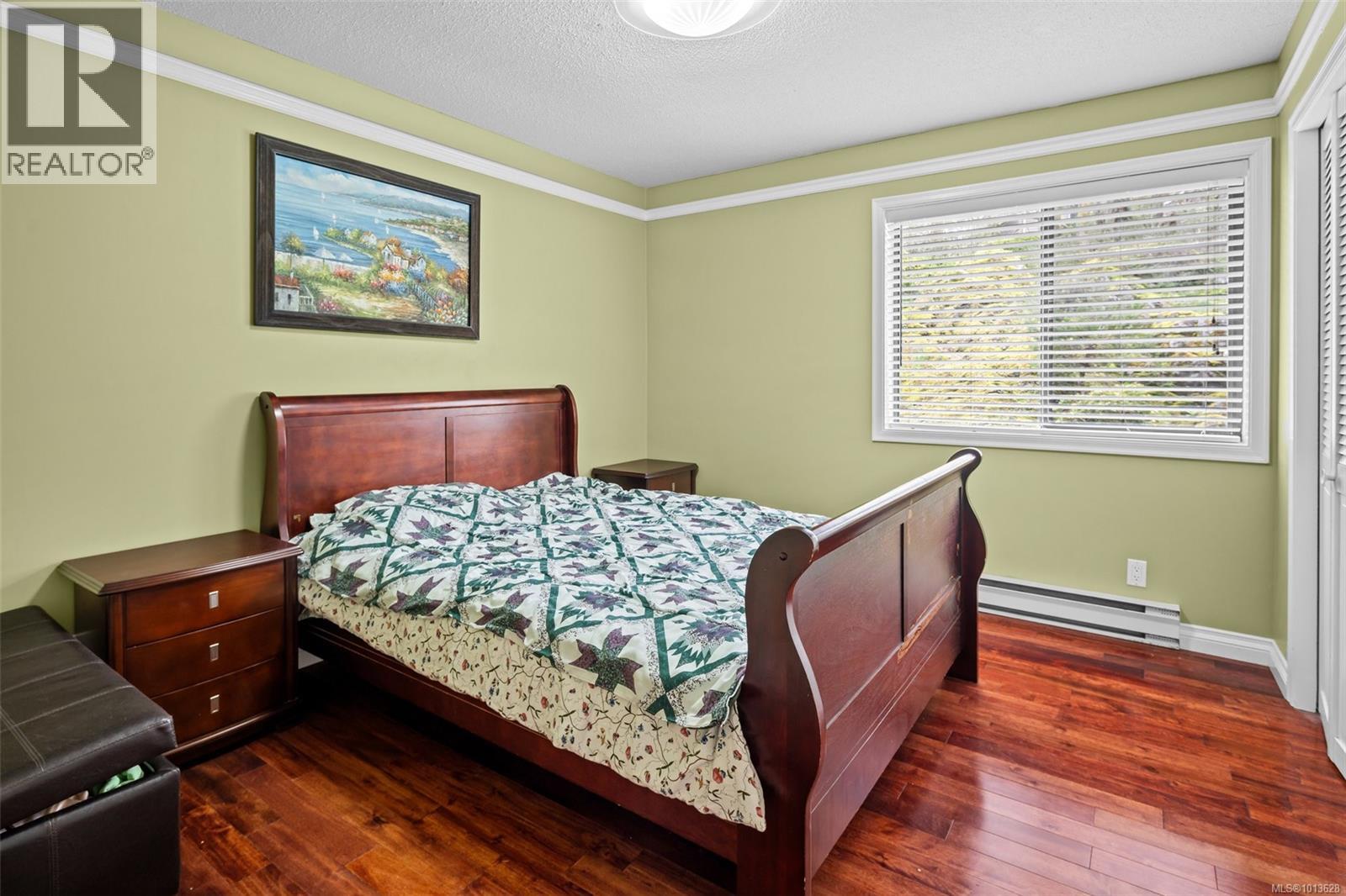 990 Cottontree Close, Saanich