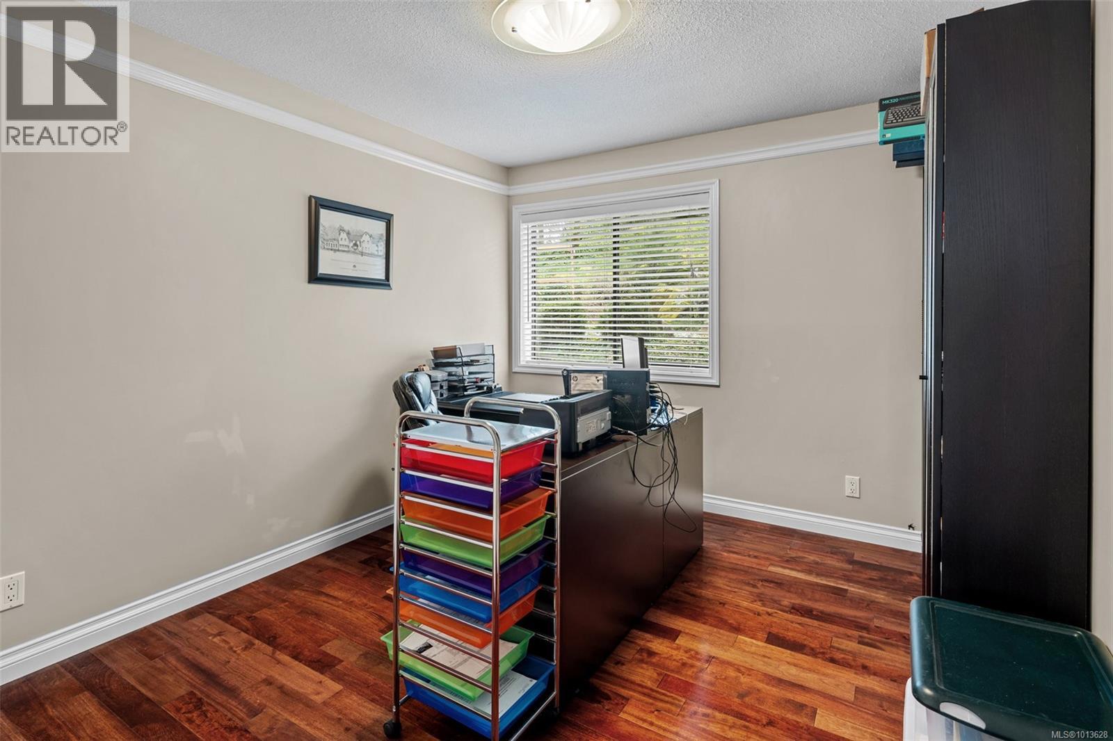 990 Cottontree Close, Saanich