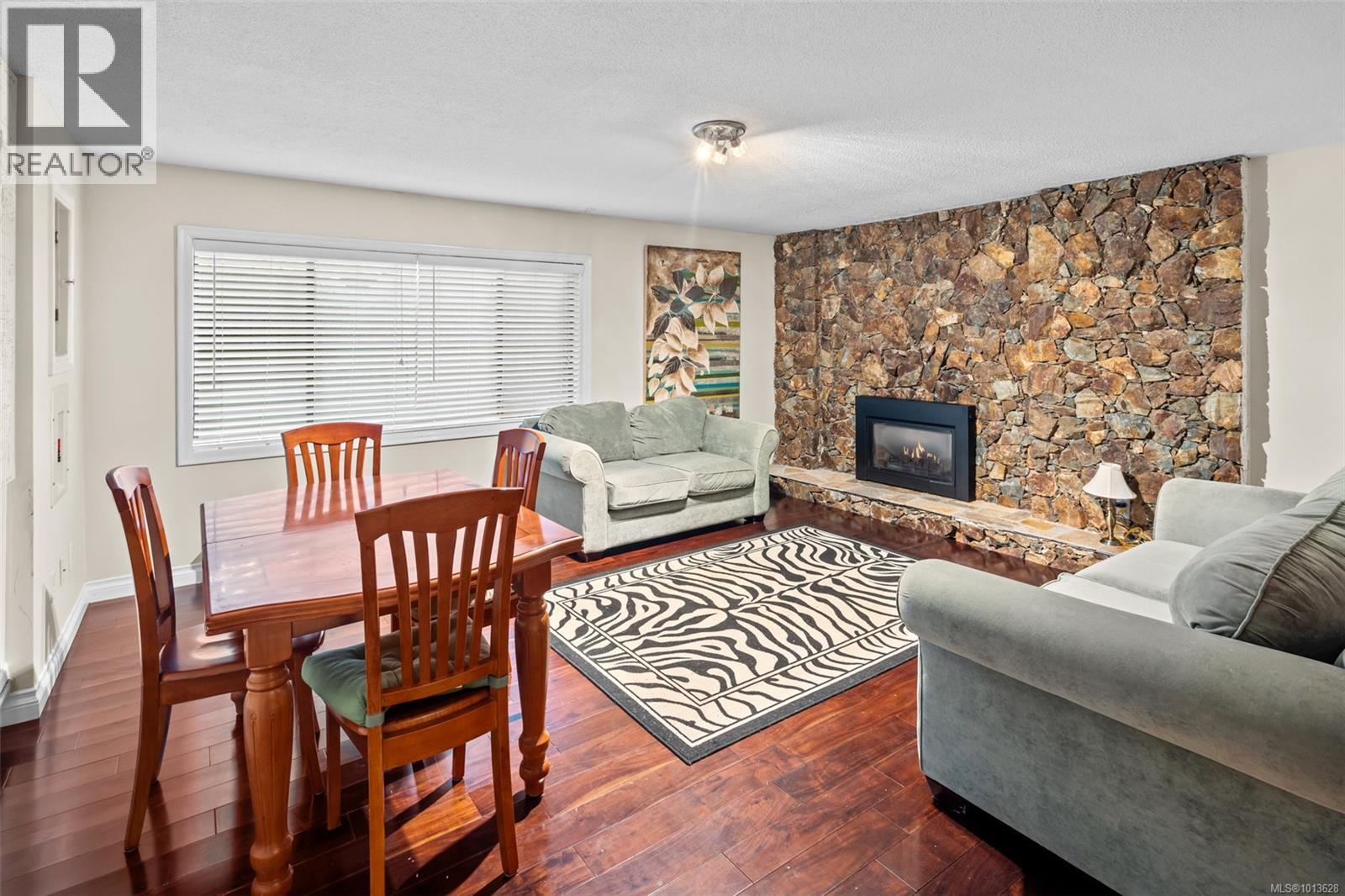 990 Cottontree Close, Saanich
