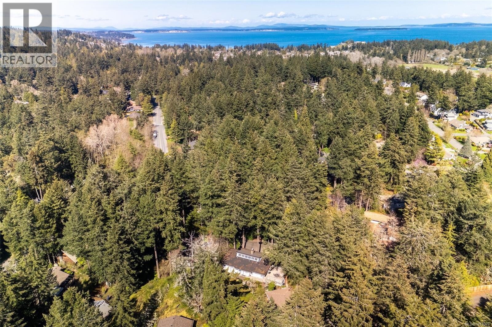 990 Cottontree Close, Saanich