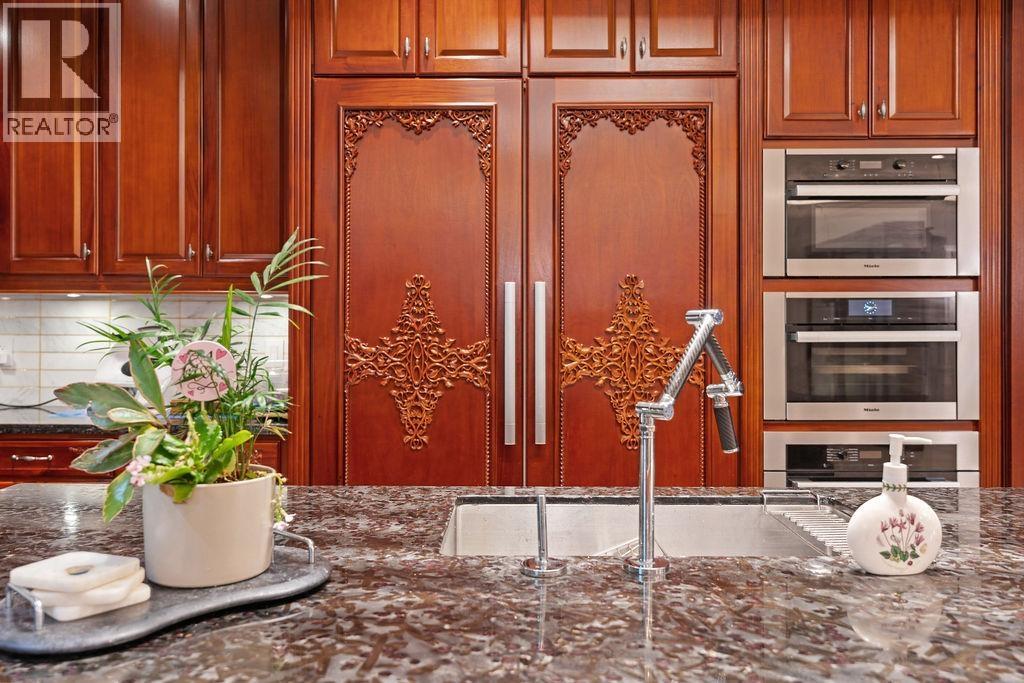 1327 CHARTWELL DRIVE, West Vancouver
