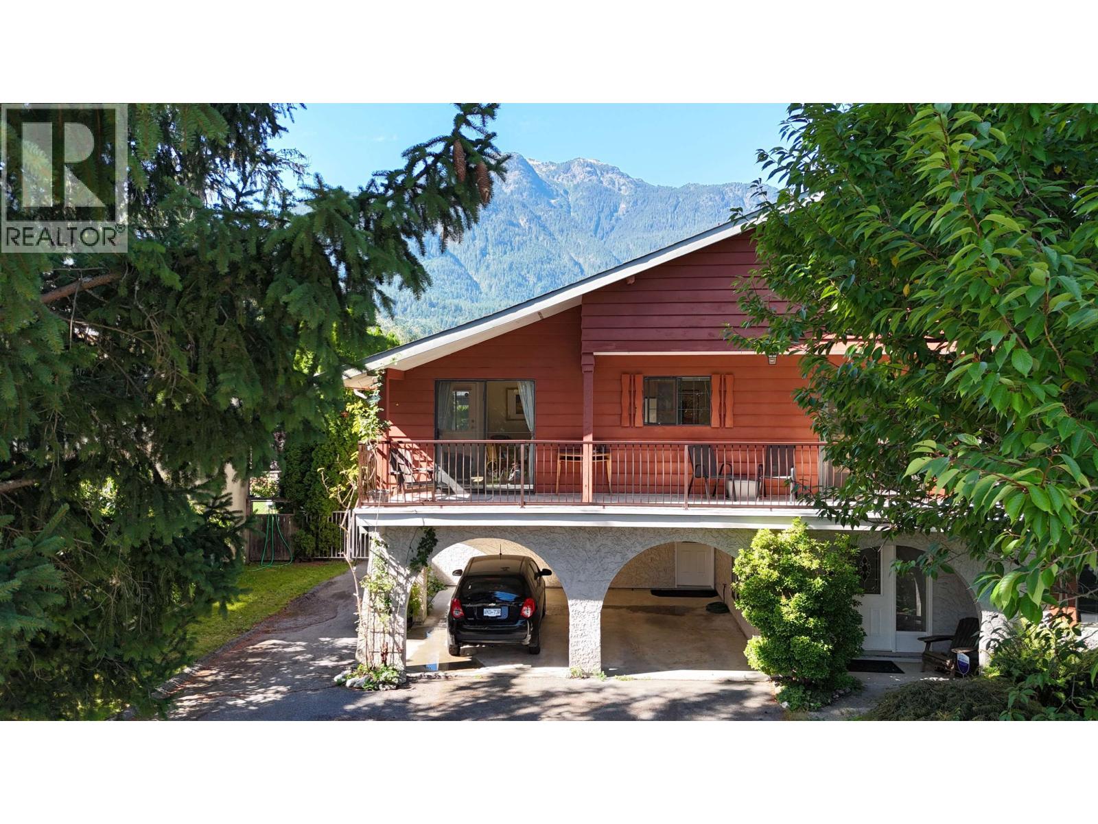 41343 KINGSWOOD ROAD, Squamish
