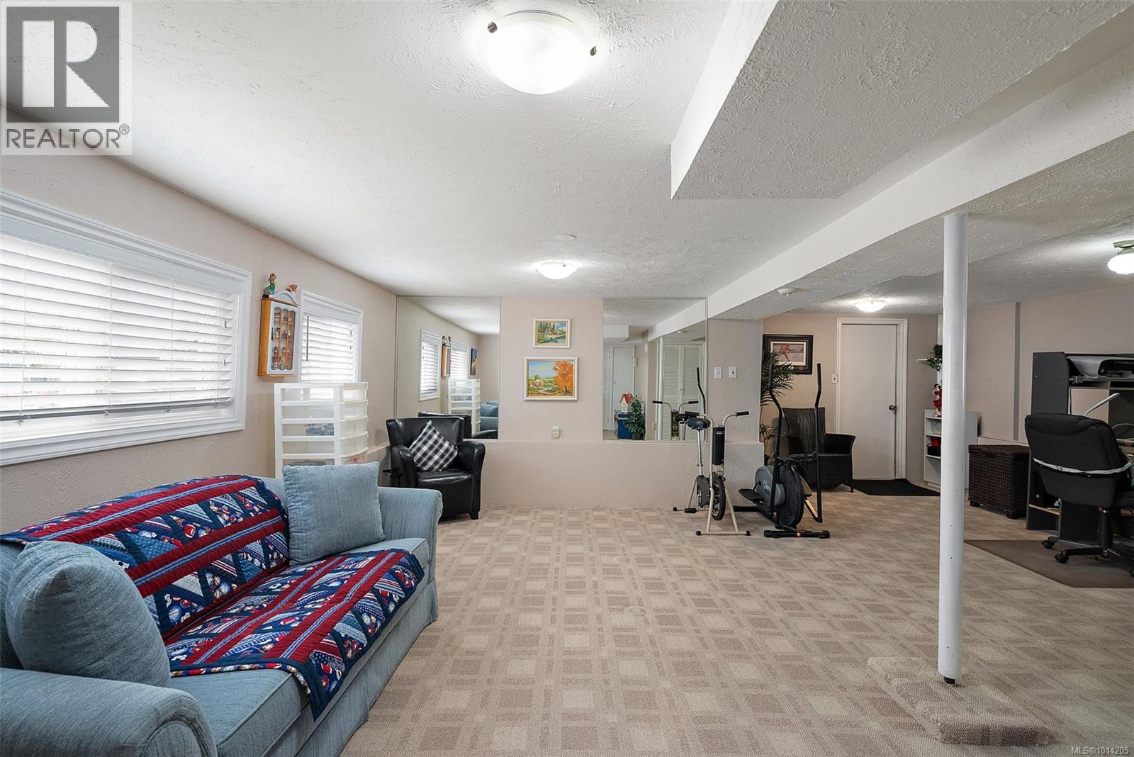 1844 Fairburn Dr, Saanich