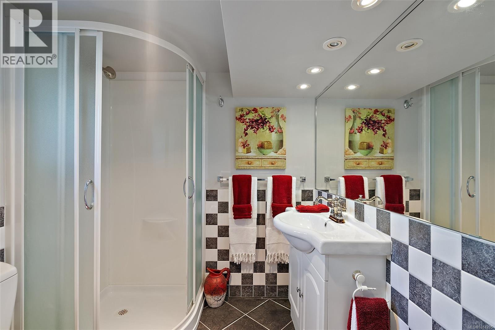 1844 Fairburn Dr, Saanich