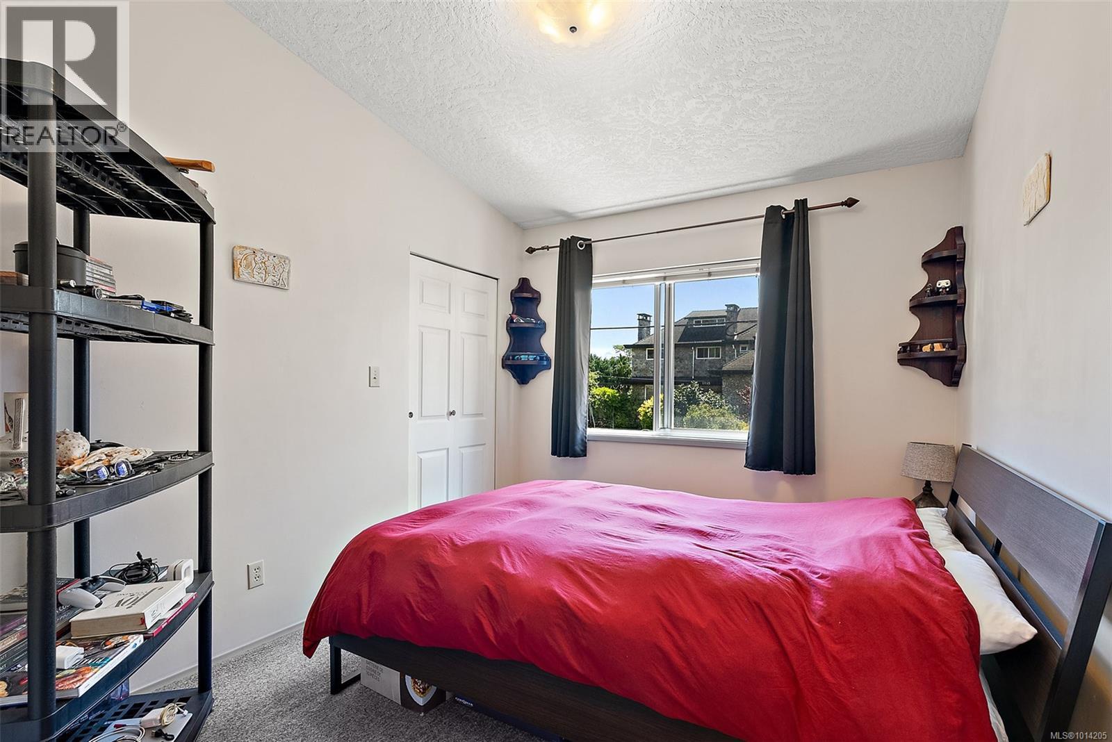 1844 Fairburn Dr, Saanich