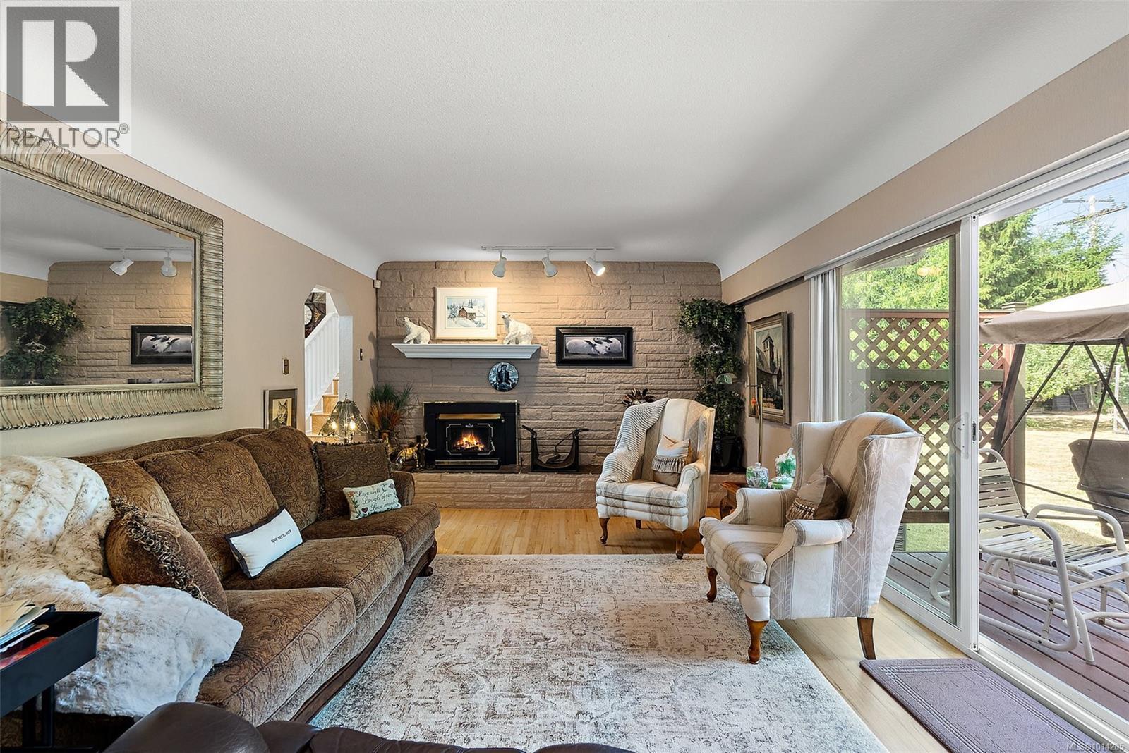 1844 Fairburn Dr, Saanich