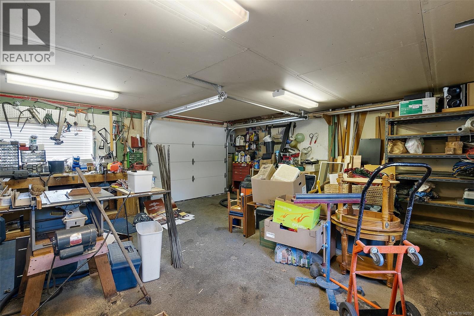 1844 Fairburn Dr, Saanich