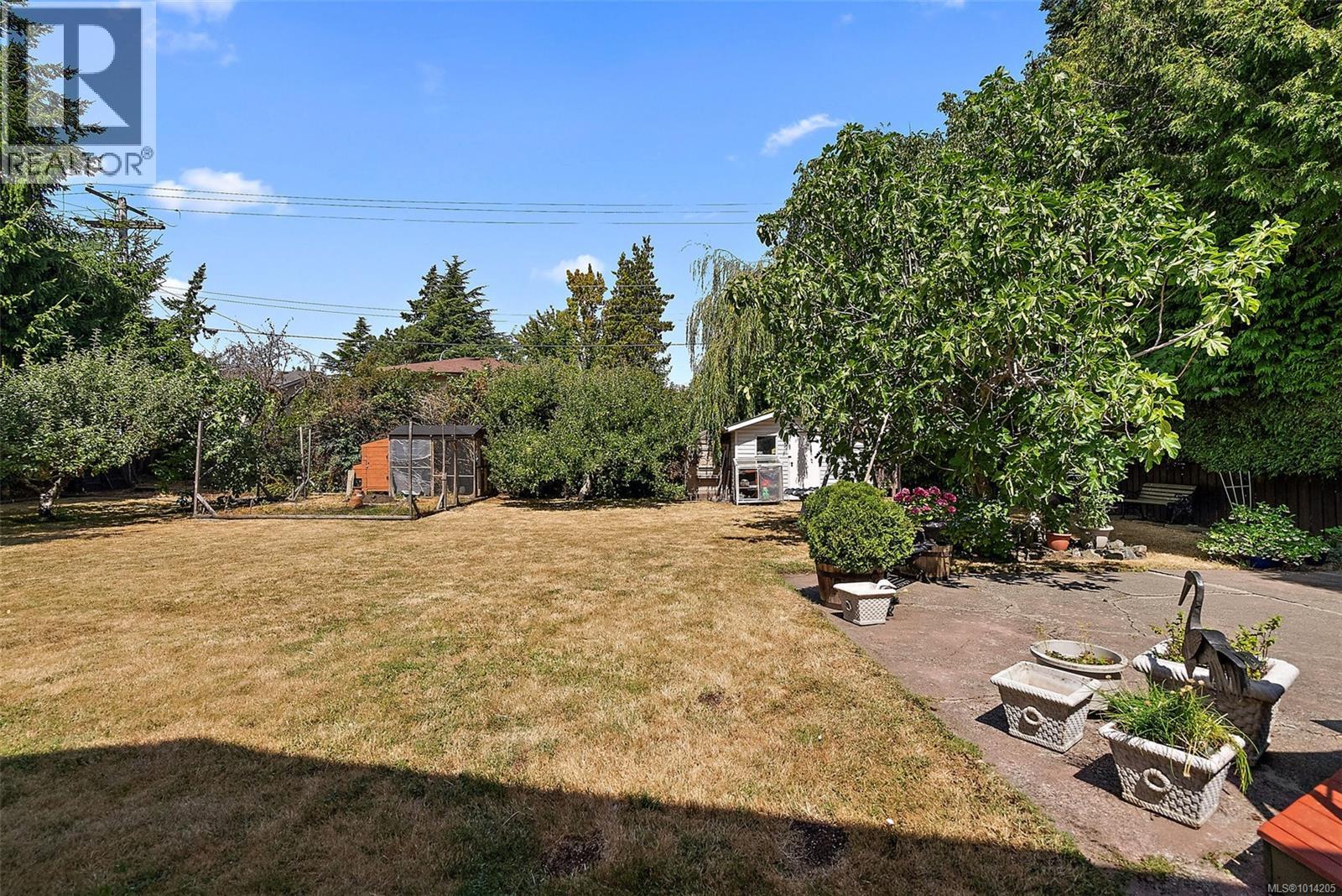 1844 Fairburn Dr, Saanich