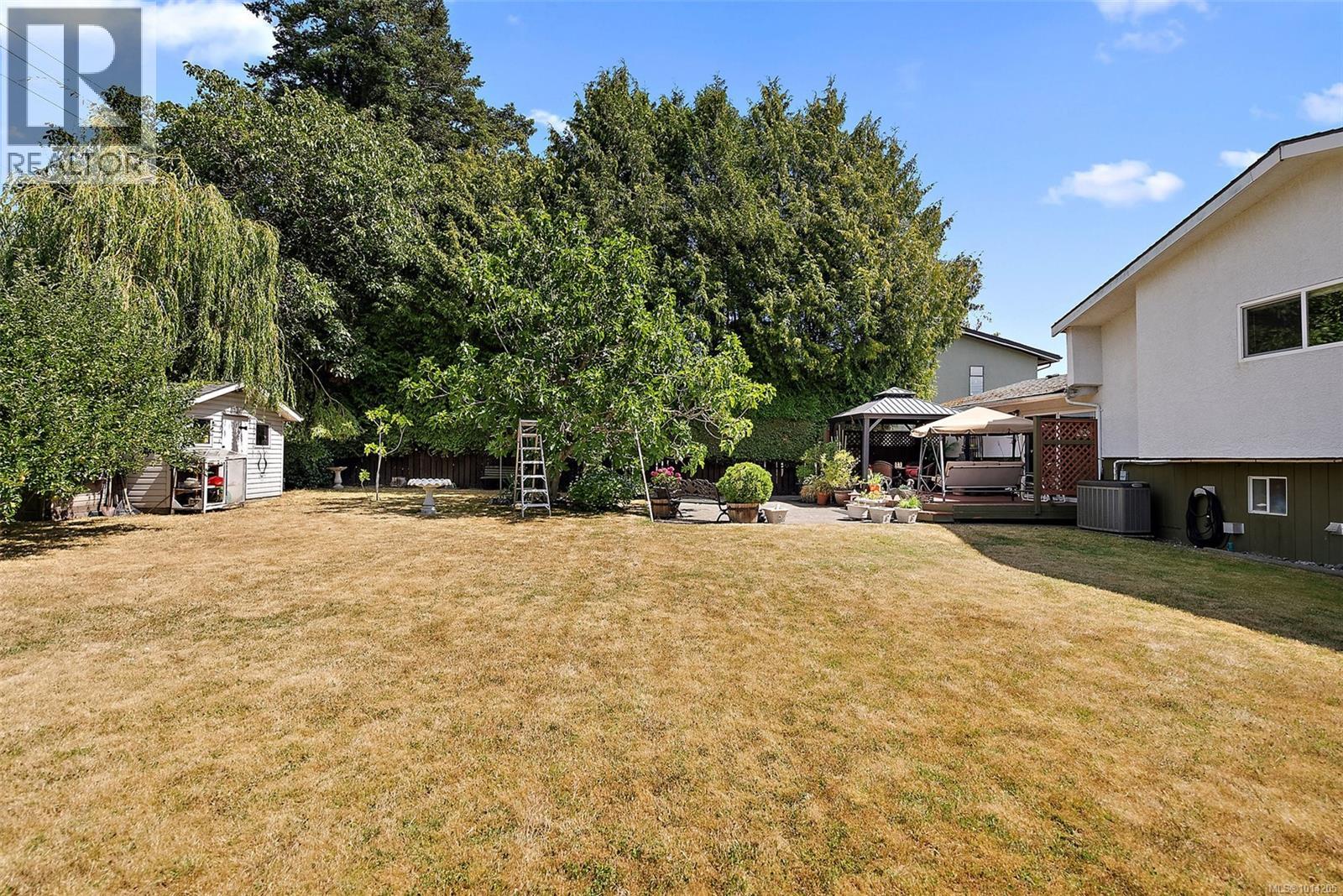 1844 Fairburn Dr, Saanich