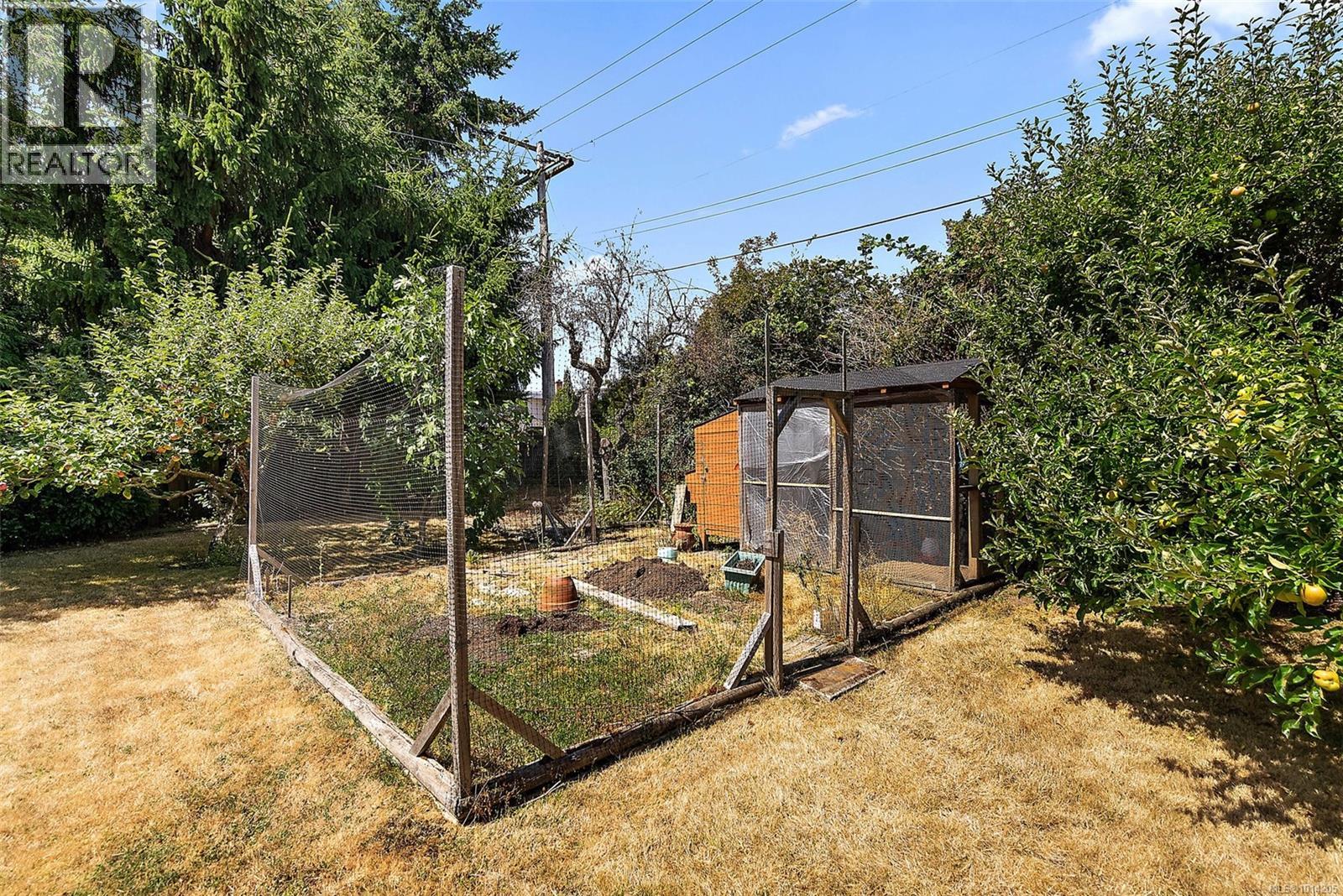 1844 Fairburn Dr, Saanich