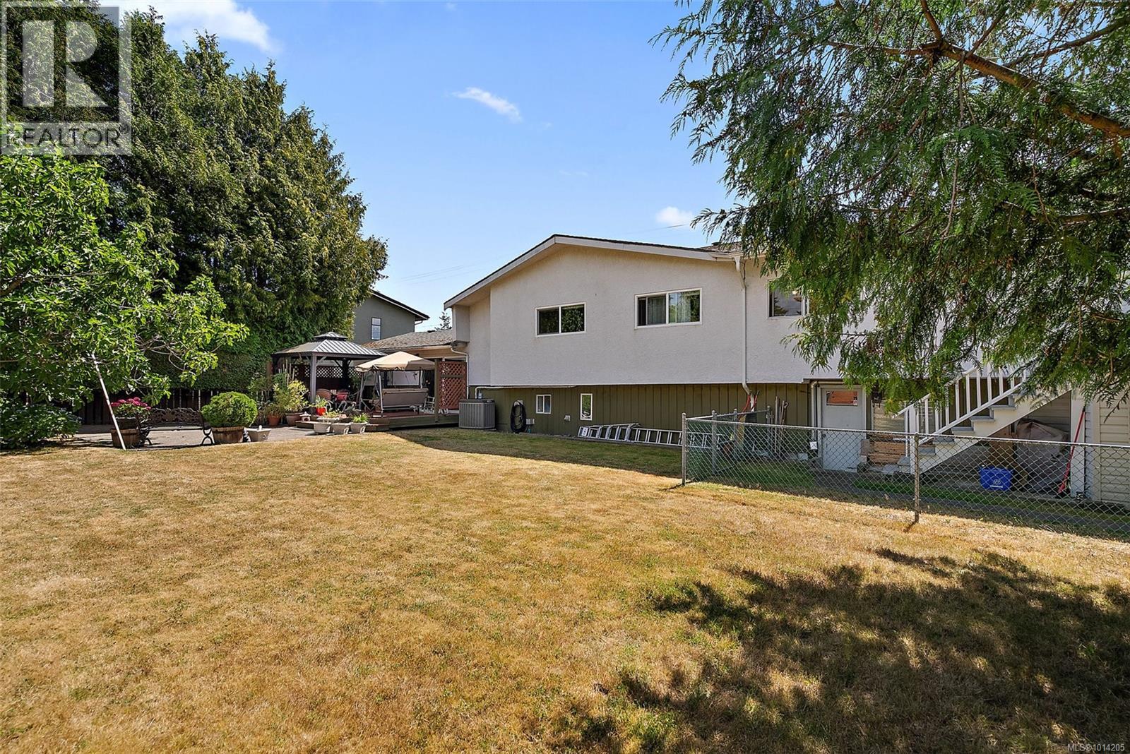 1844 Fairburn Dr, Saanich