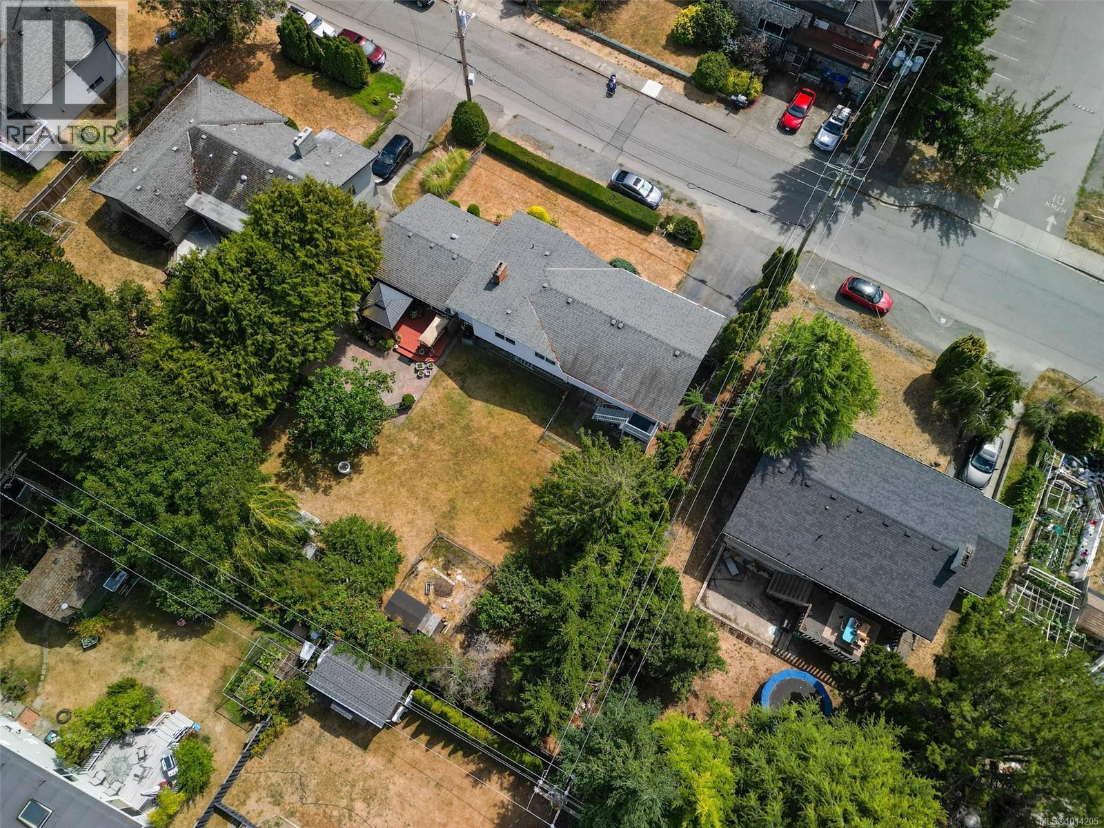 1844 Fairburn Dr, Saanich