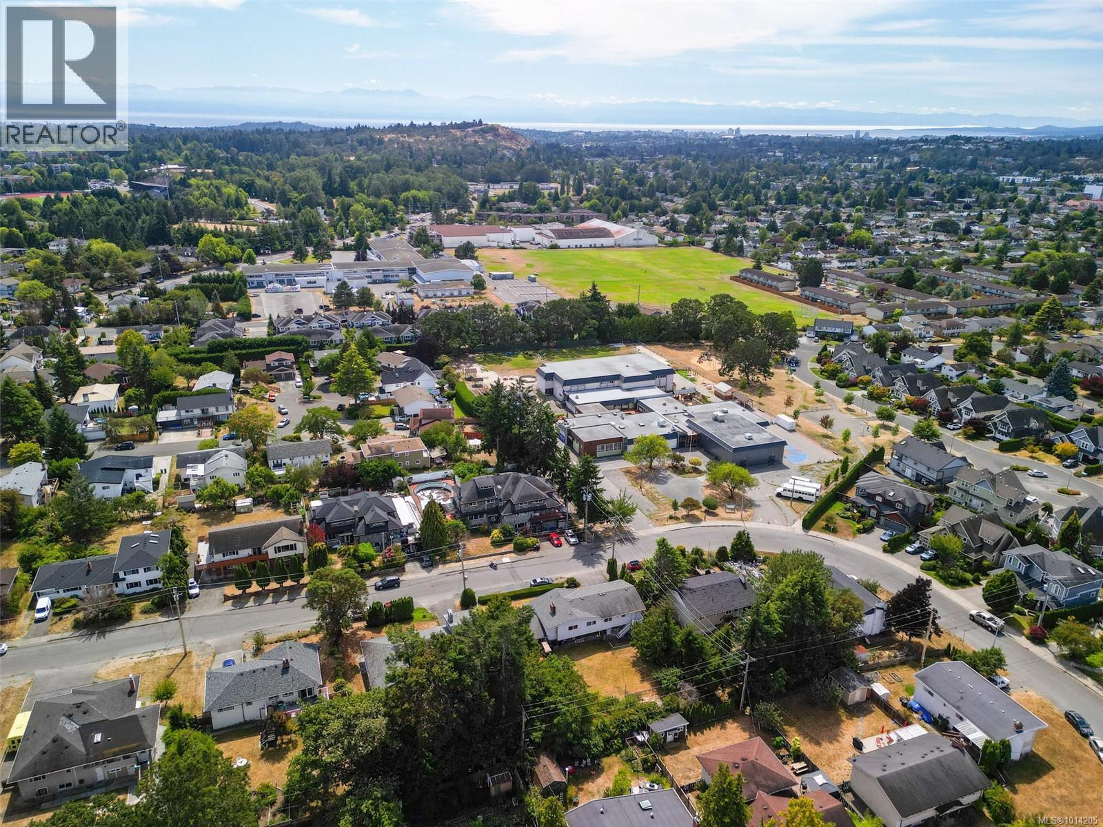 1844 Fairburn Dr, Saanich