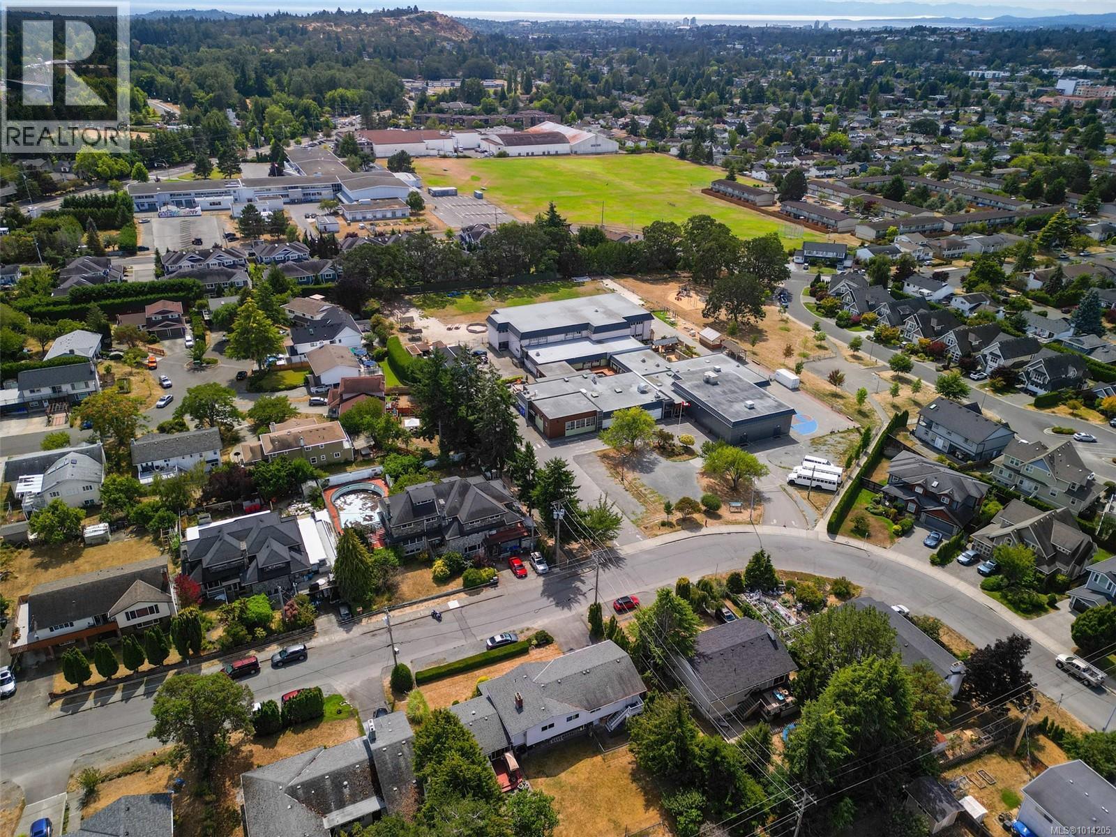1844 Fairburn Dr, Saanich