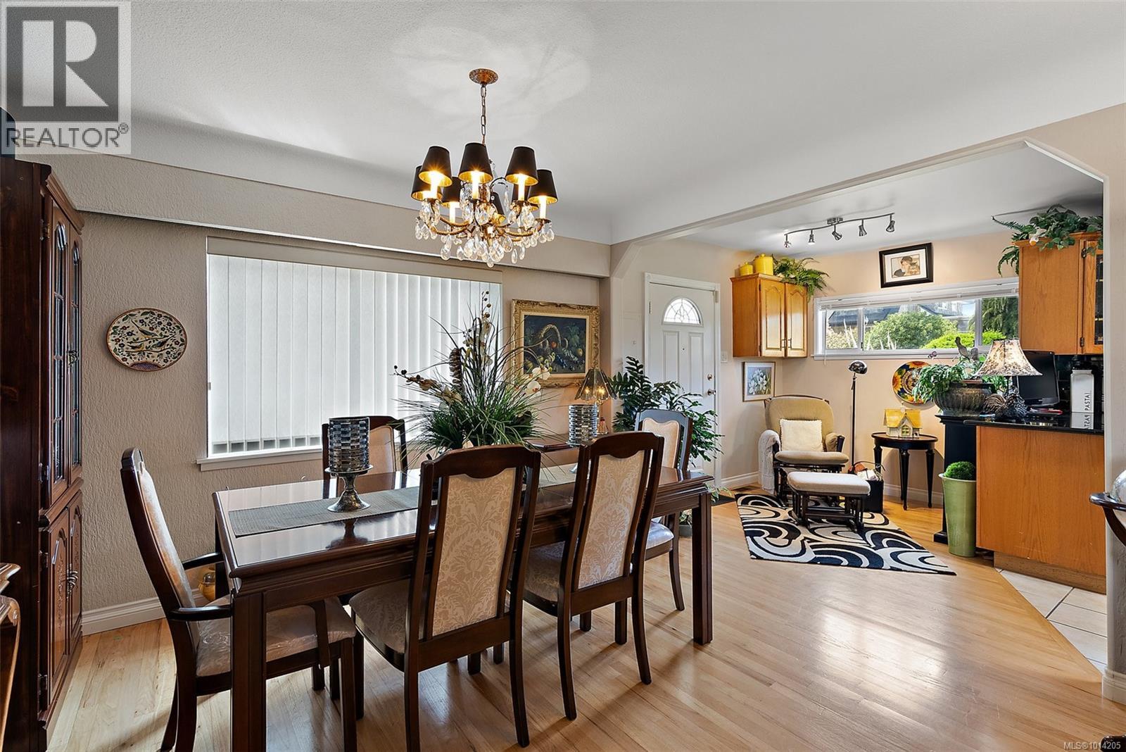1844 Fairburn Dr, Saanich