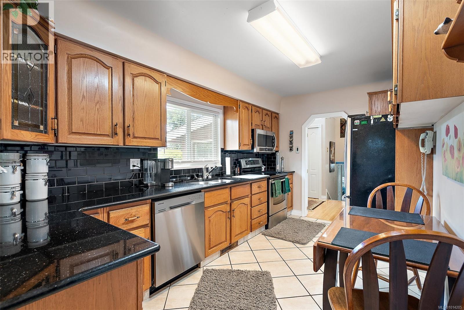 1844 Fairburn Dr, Saanich