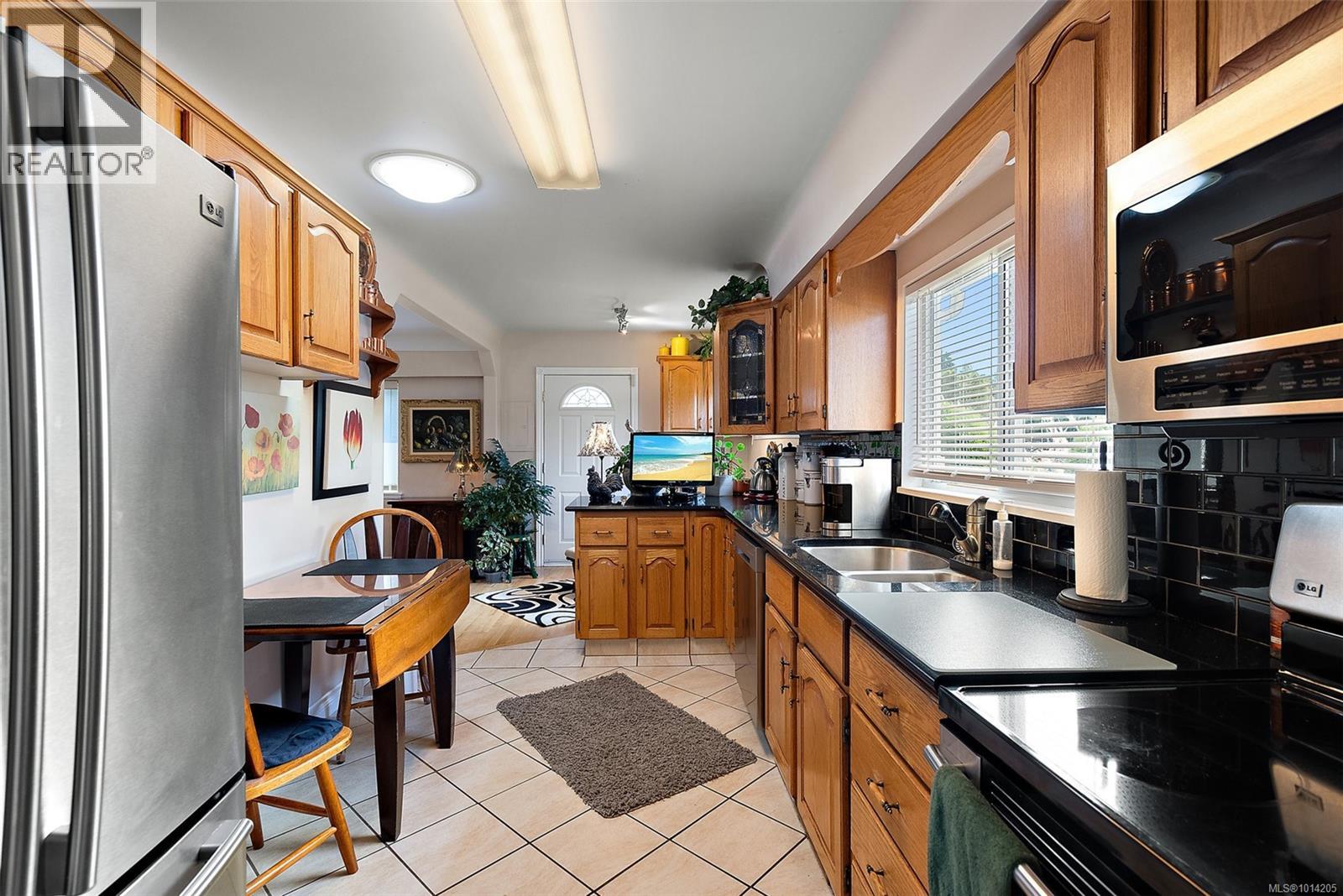 1844 Fairburn Dr, Saanich