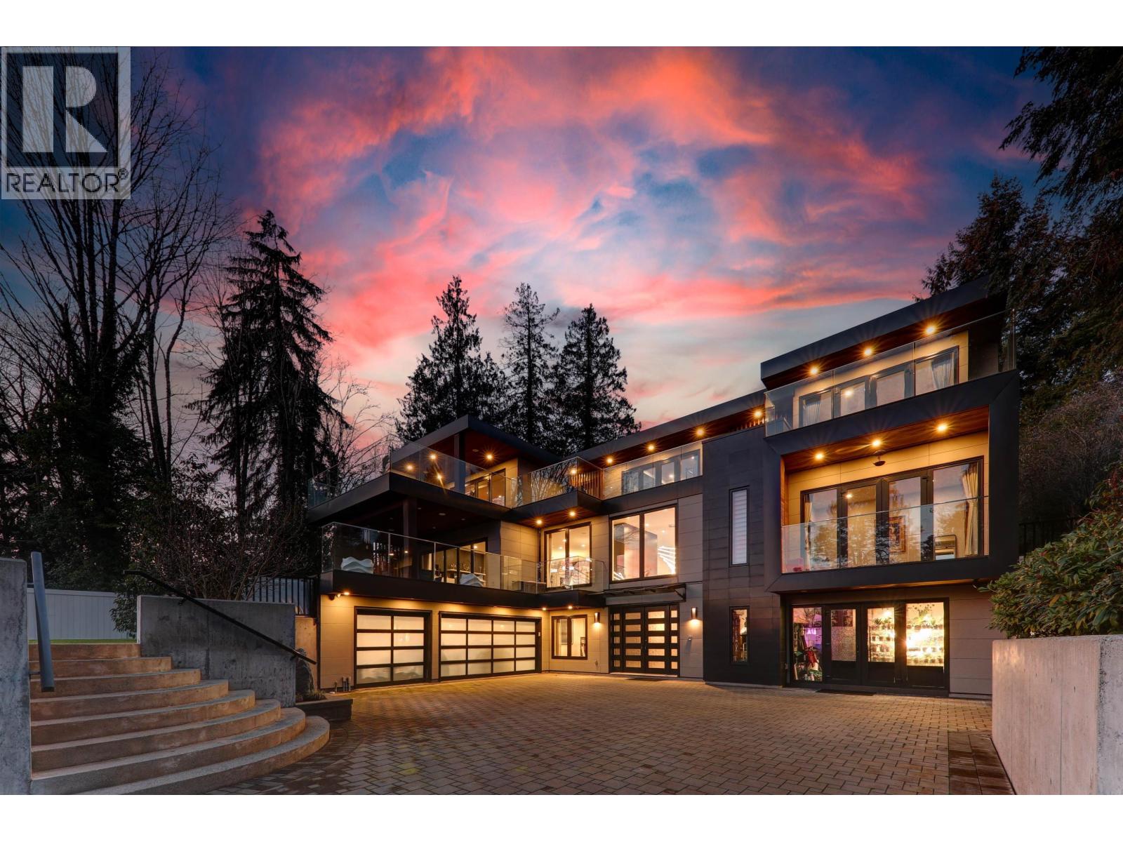 1497 QUEENS AVENUE, West Vancouver