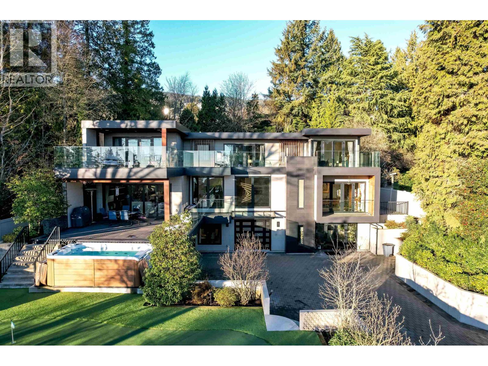 1497 QUEENS AVENUE, West Vancouver